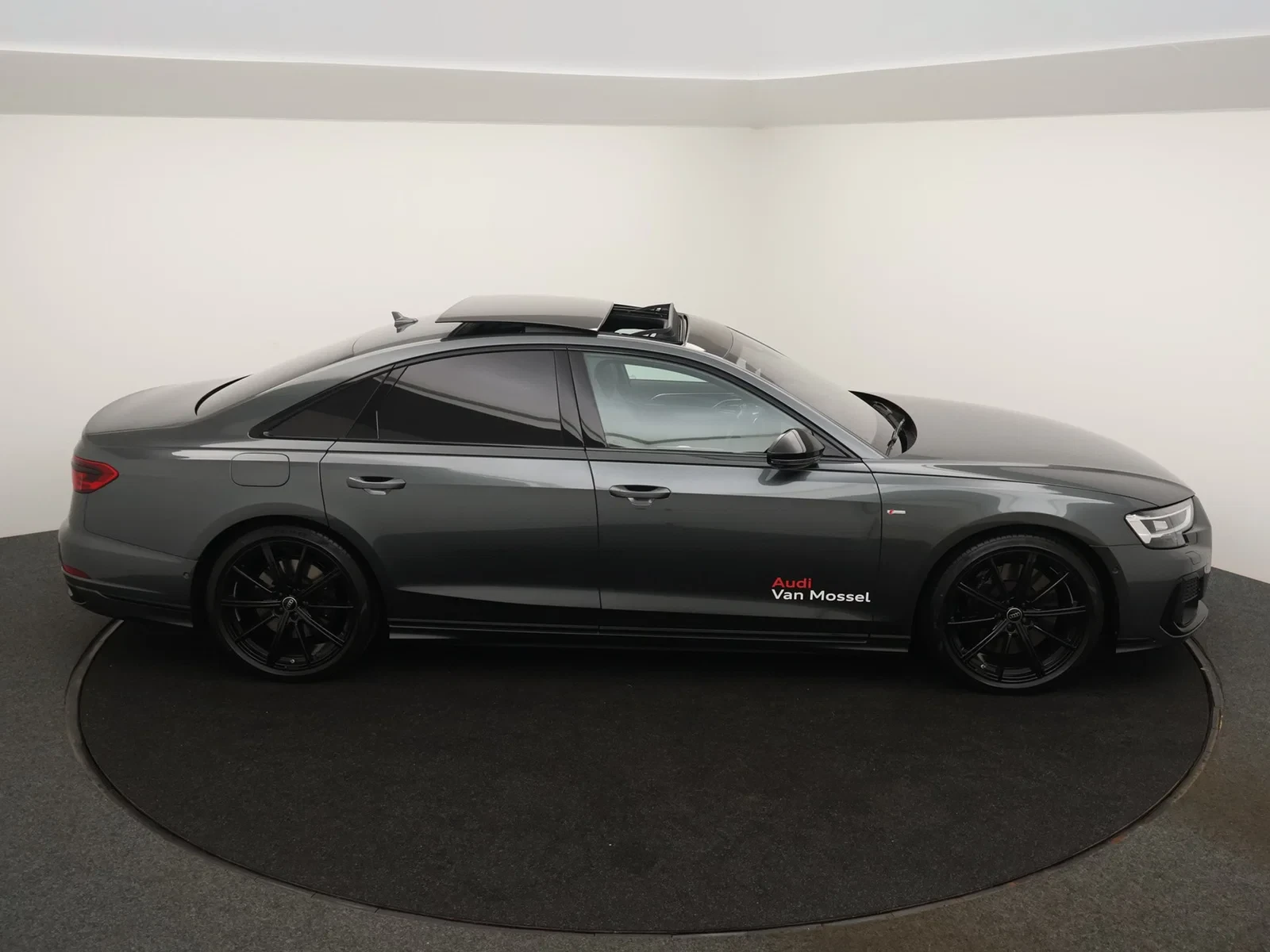 Audi-A8-image-8