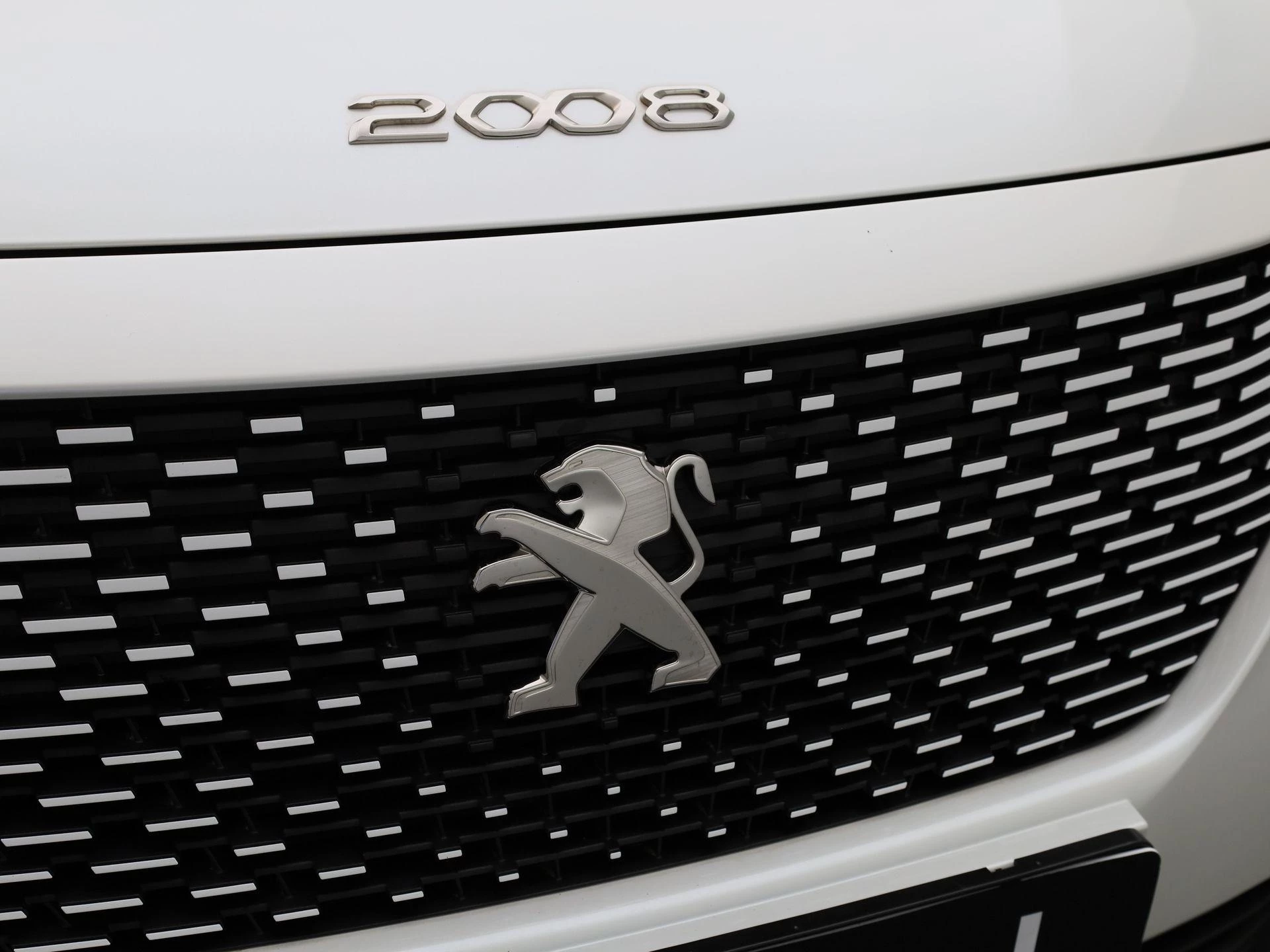 Peugeot-e-2008-image-34
