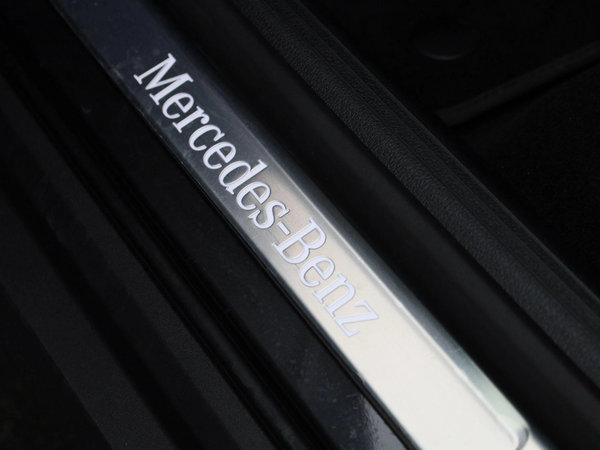 Mercedes-Benz-GLC-image-35