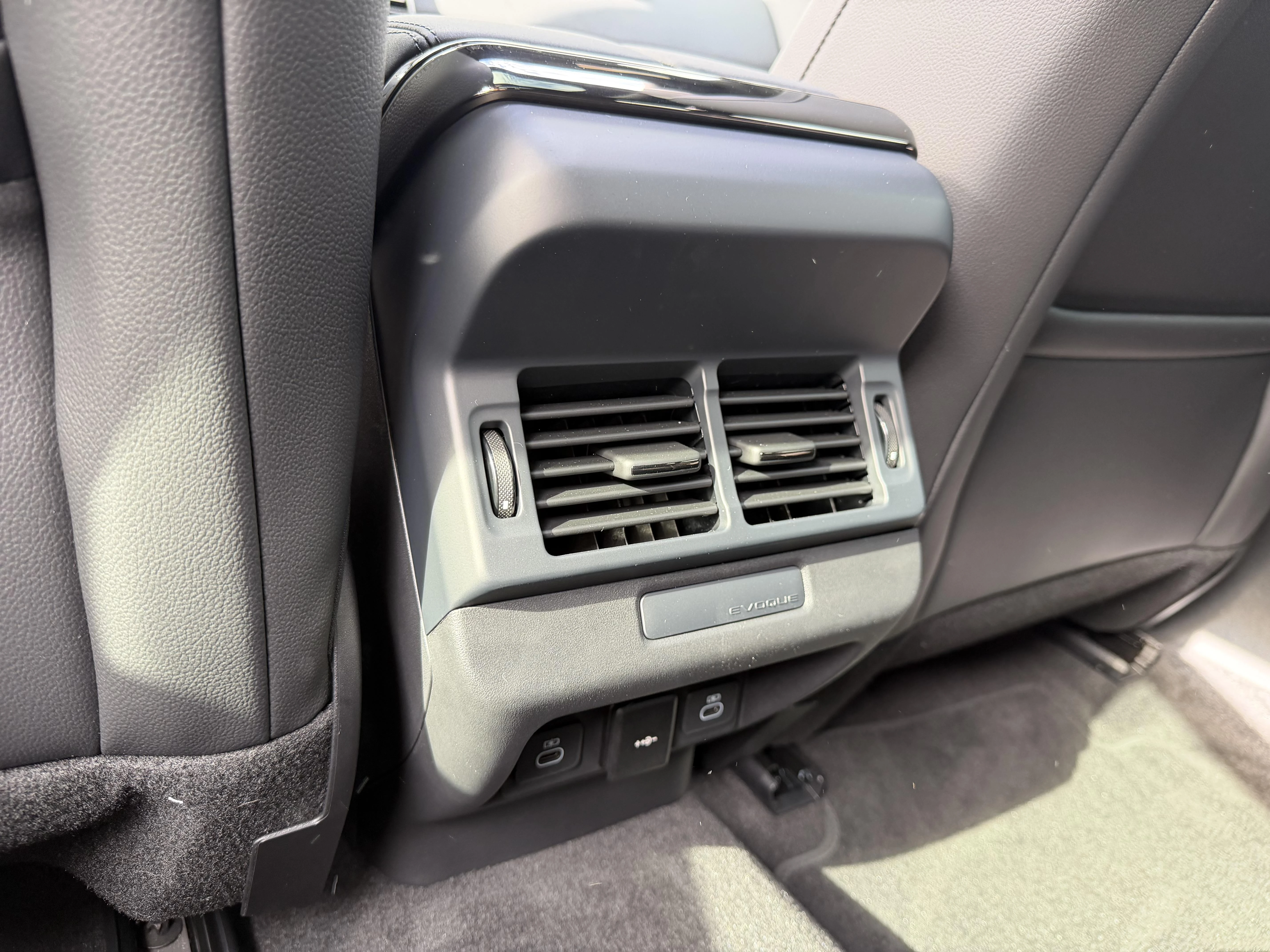Land Rover-Range Rover Evoque-image-26