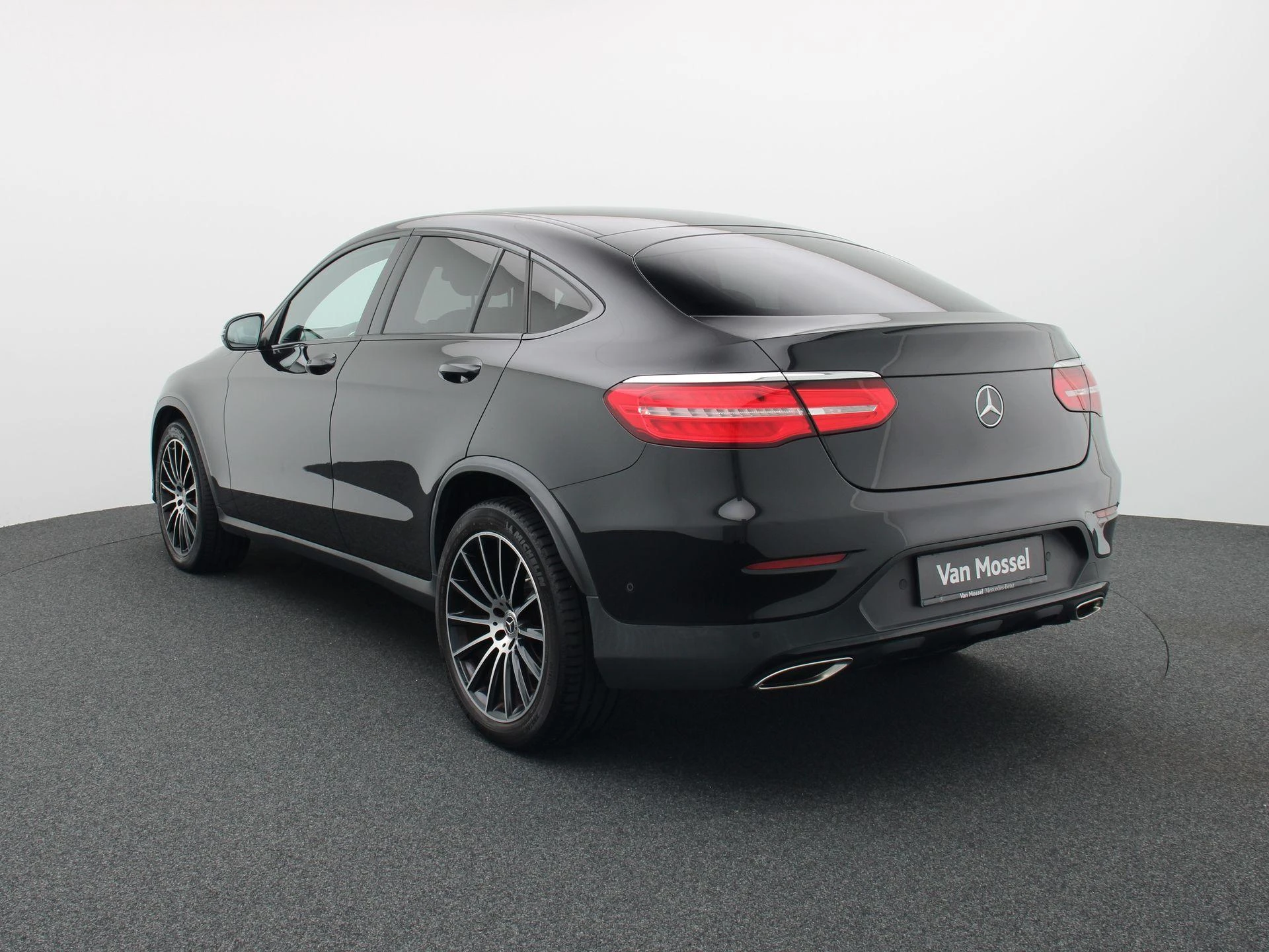 Mercedes-Benz-GLC-image-1