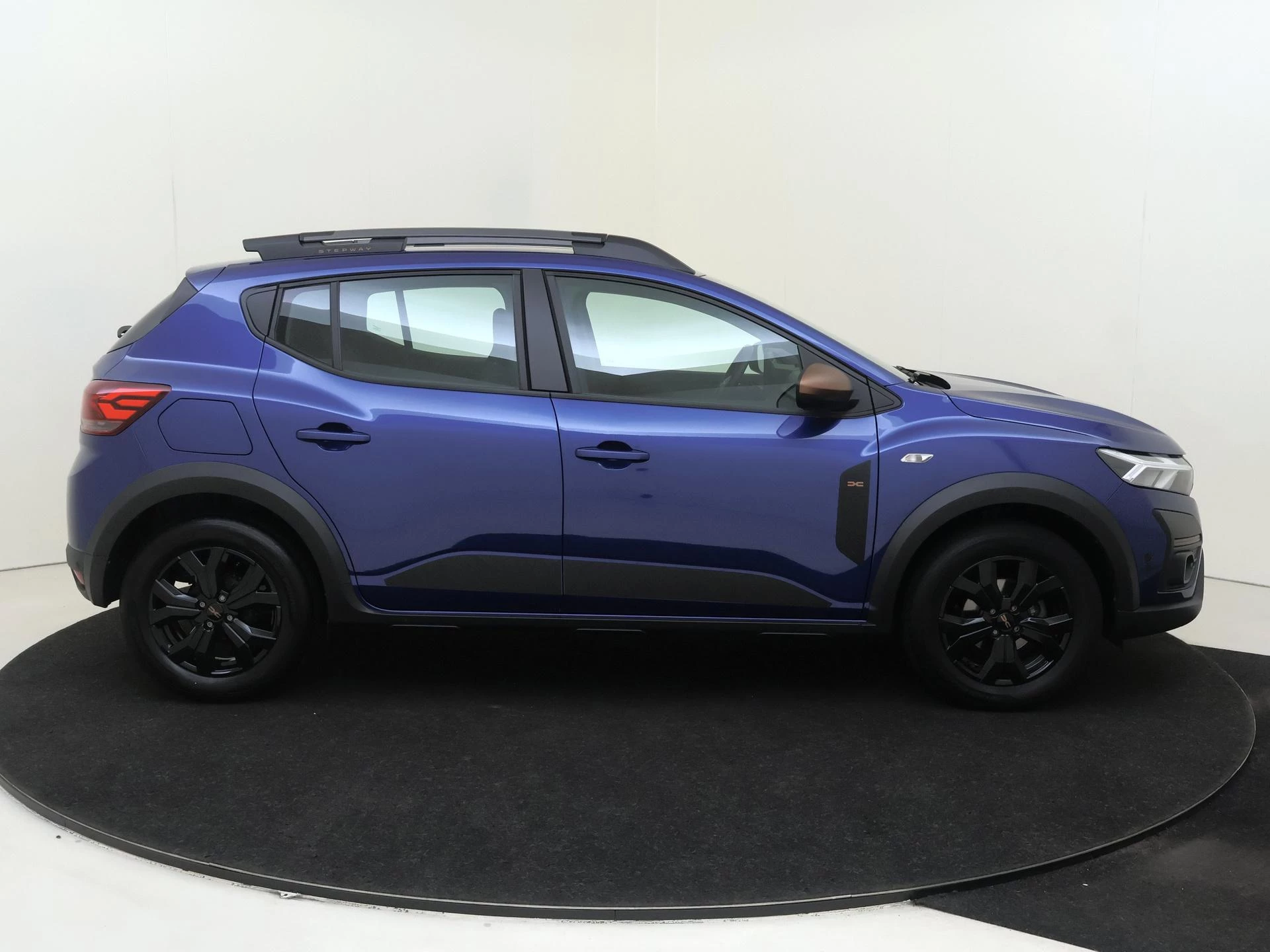 Dacia-Sandero Stepway-image-8