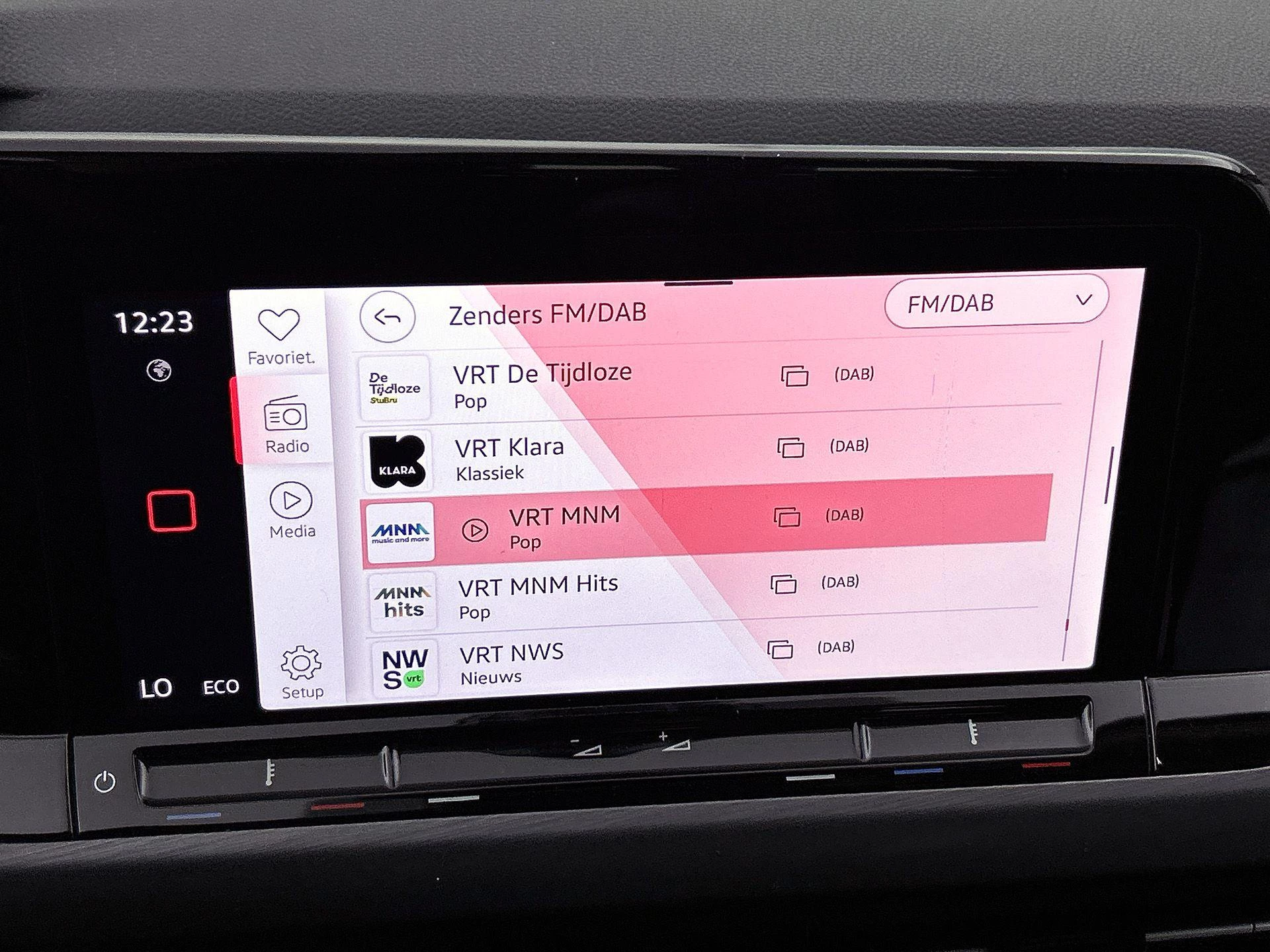 Volkswagen-Golf-image-27