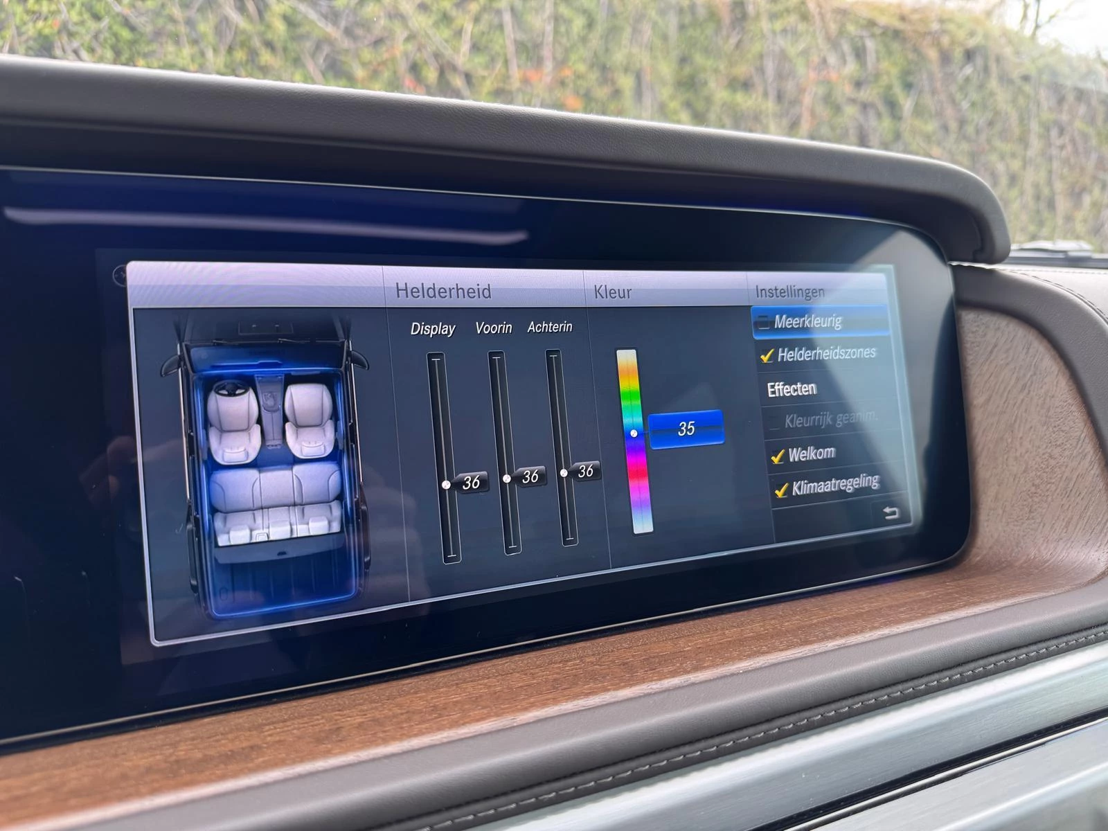 Mercedes-Benz-G-Klasse-image-17