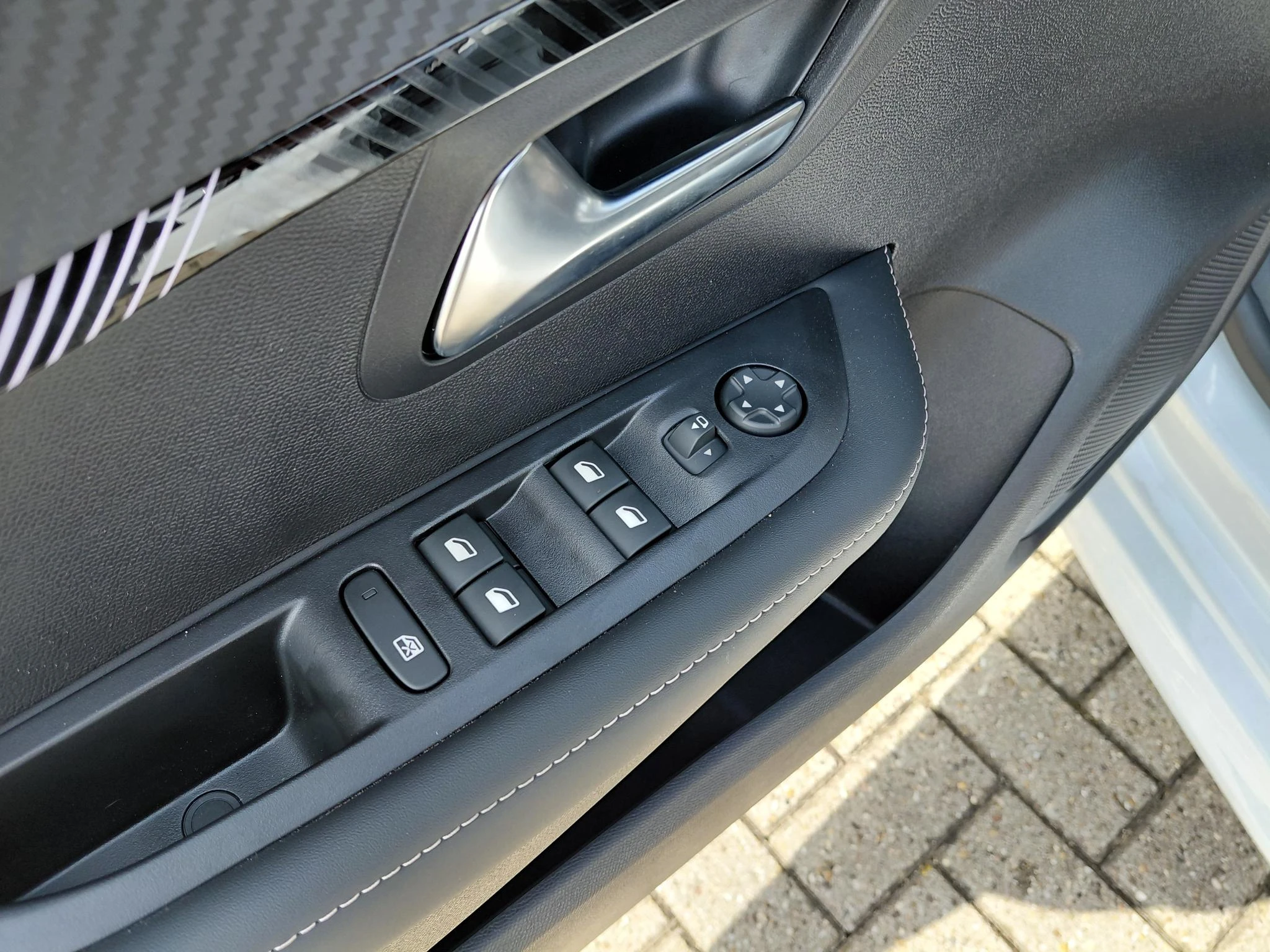 Peugeot-208-image-19