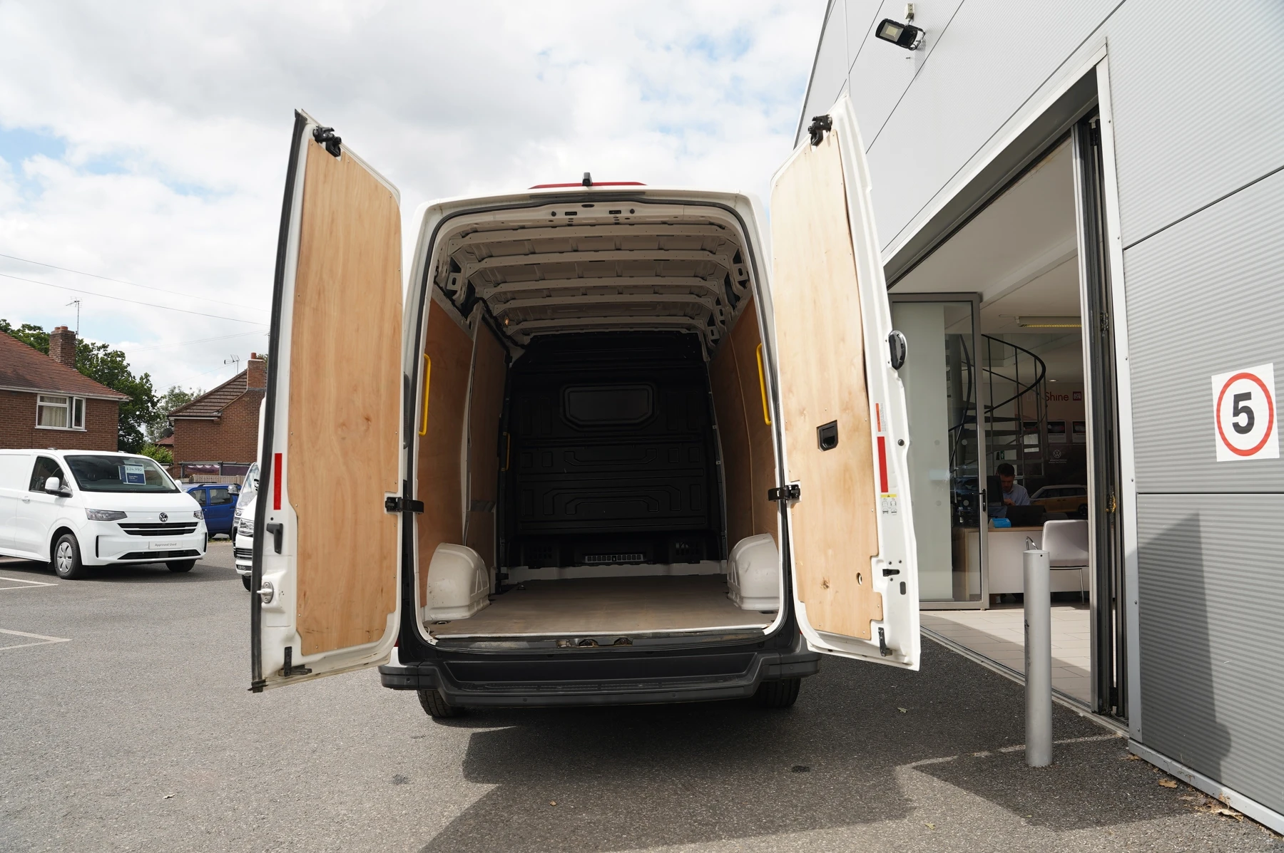 Volkswagen-Crafter-image-23