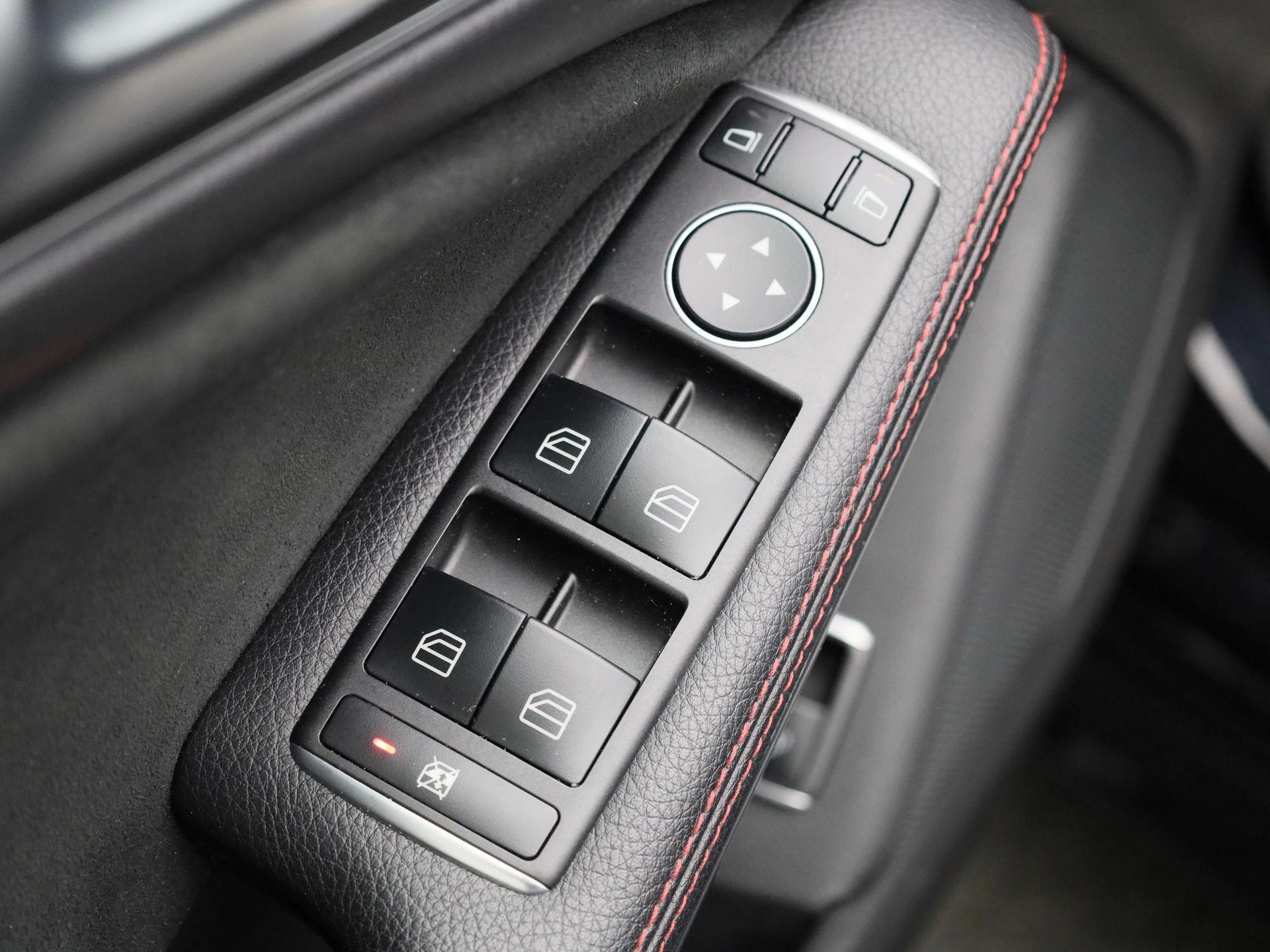 Mercedes-Benz-CLA-image-30