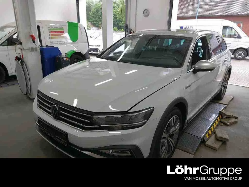 Volkswagen-Passat-image-0