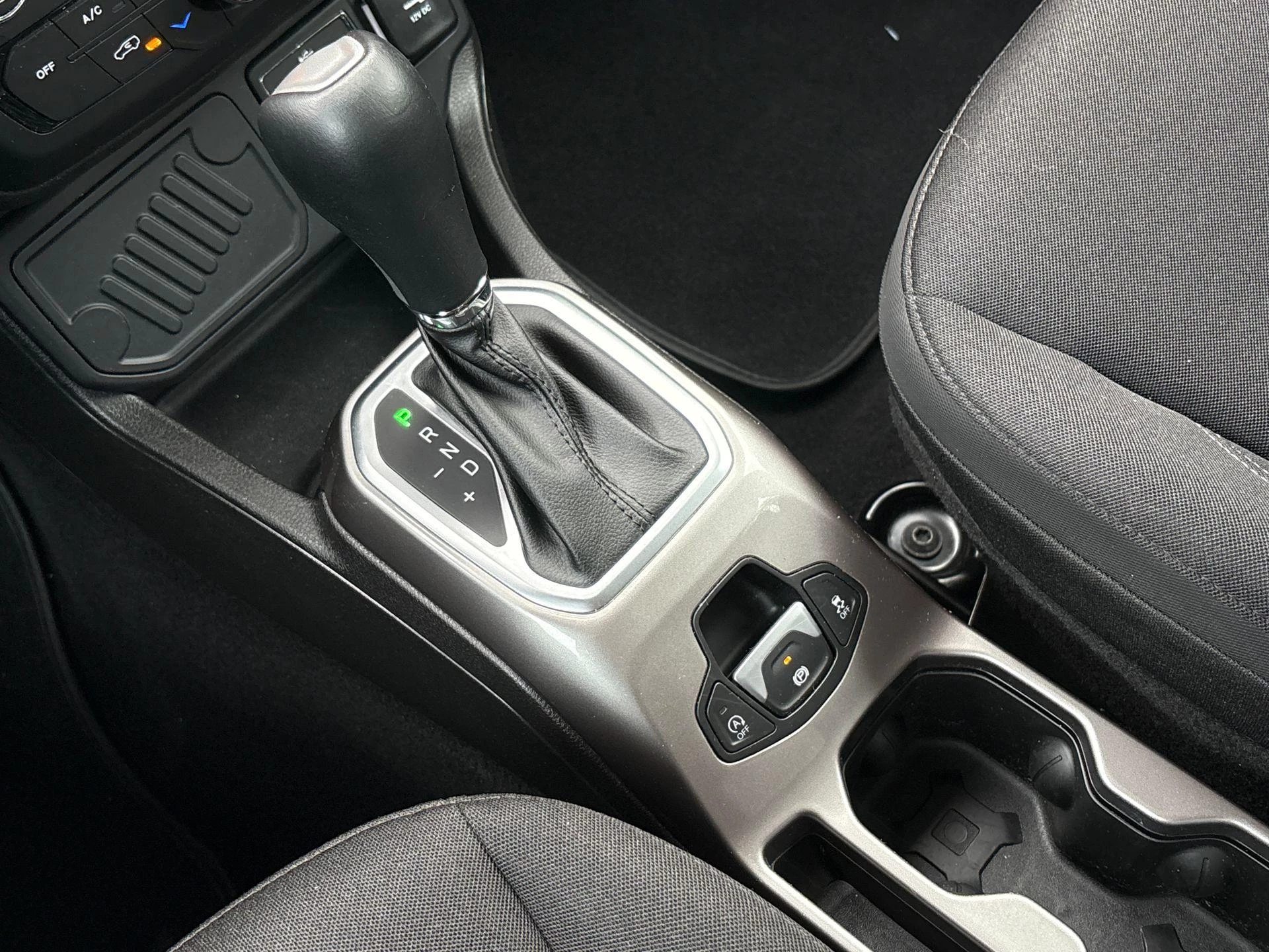 Jeep-Renegade-image-18