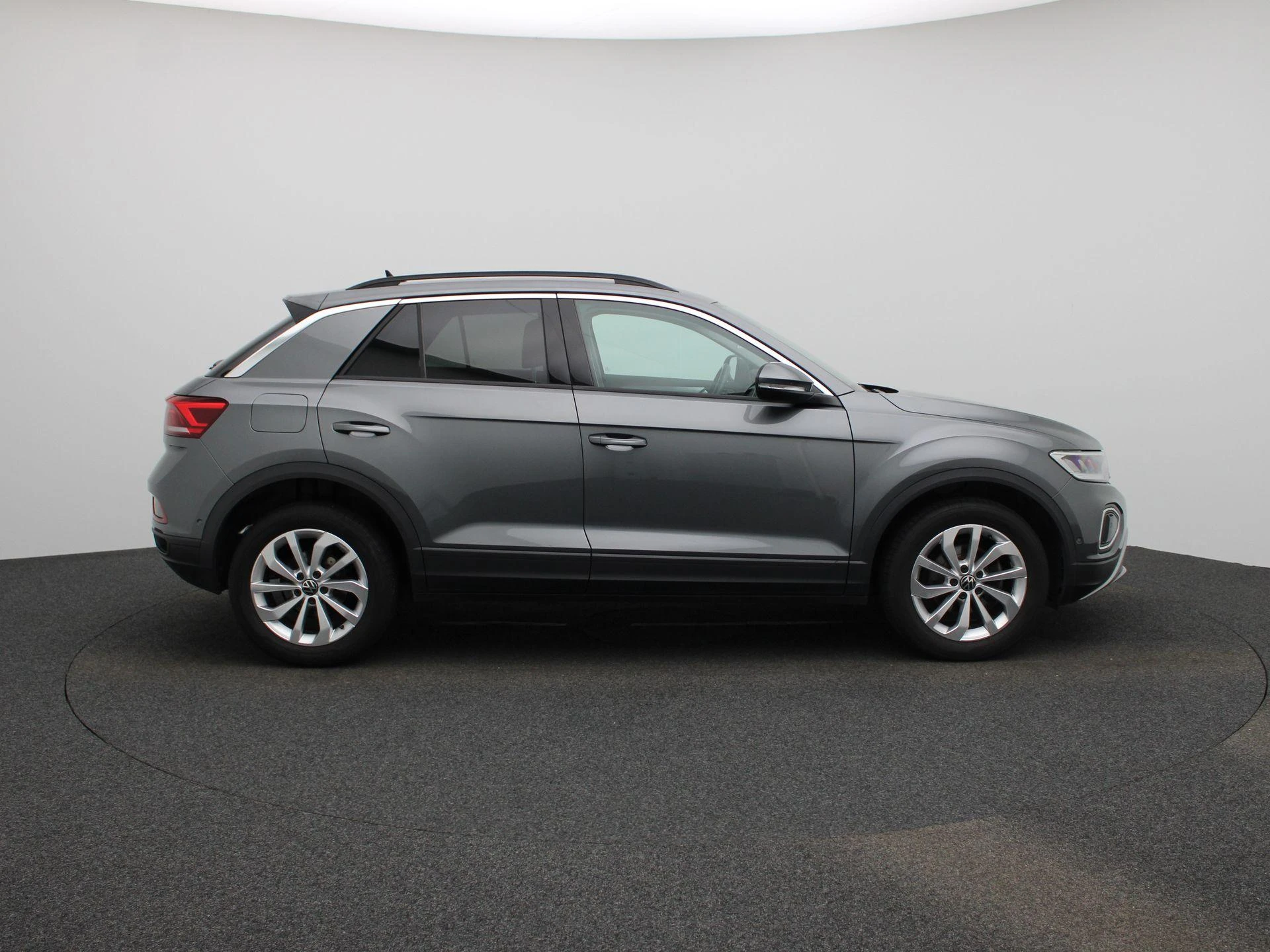 Volkswagen-T-Roc-image-5