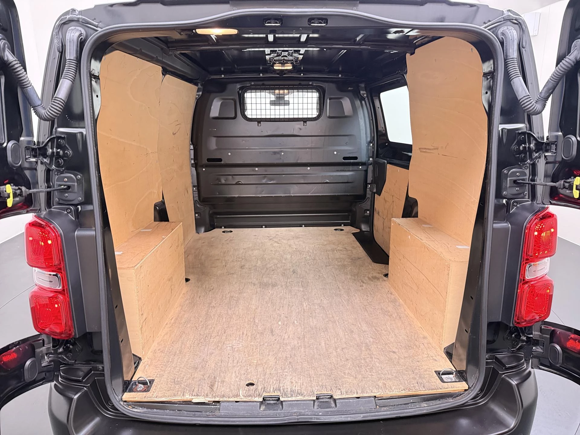Opel-Vivaro-image-7