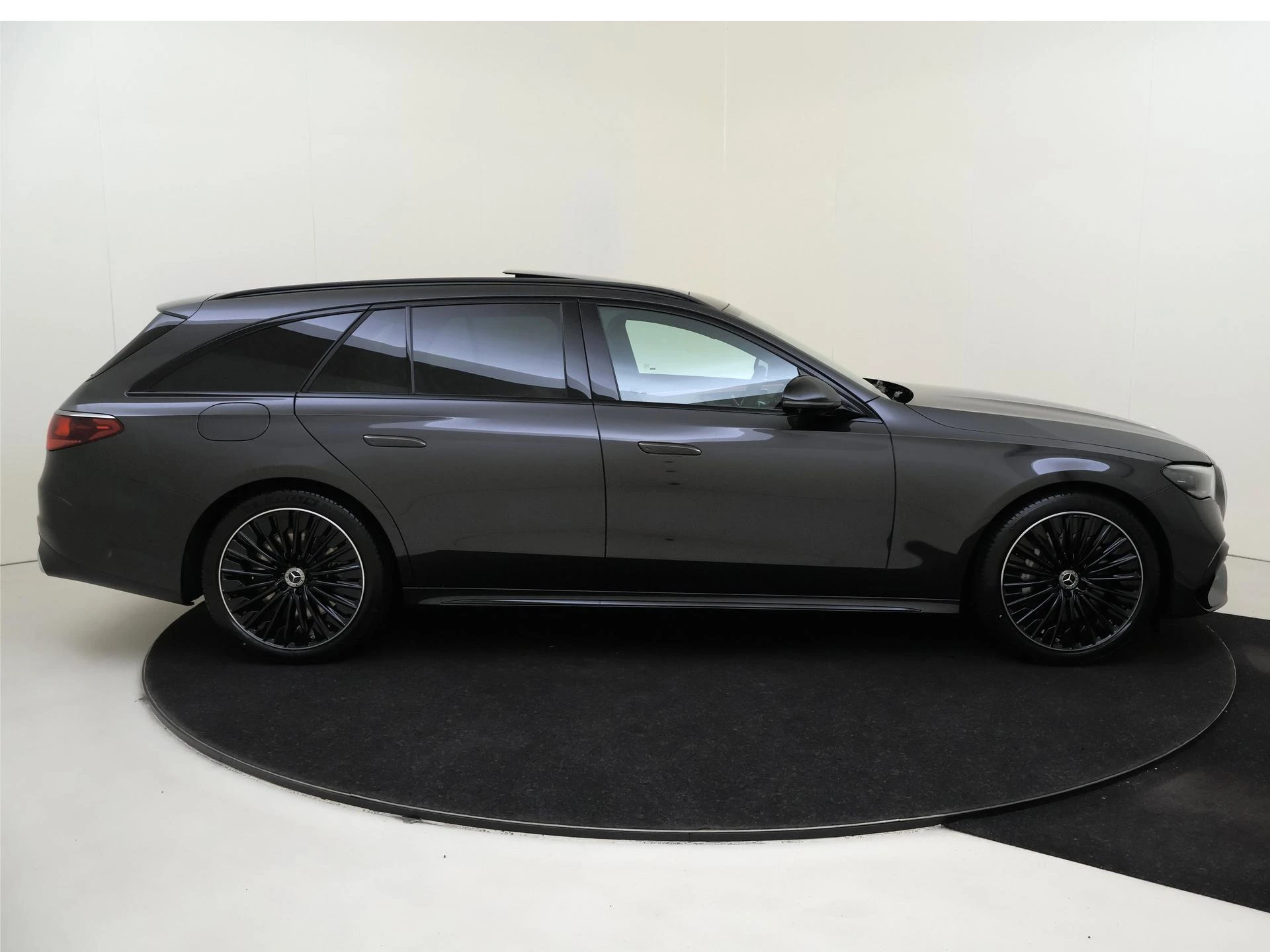 Mercedes-Benz-E-Klasse-image-7