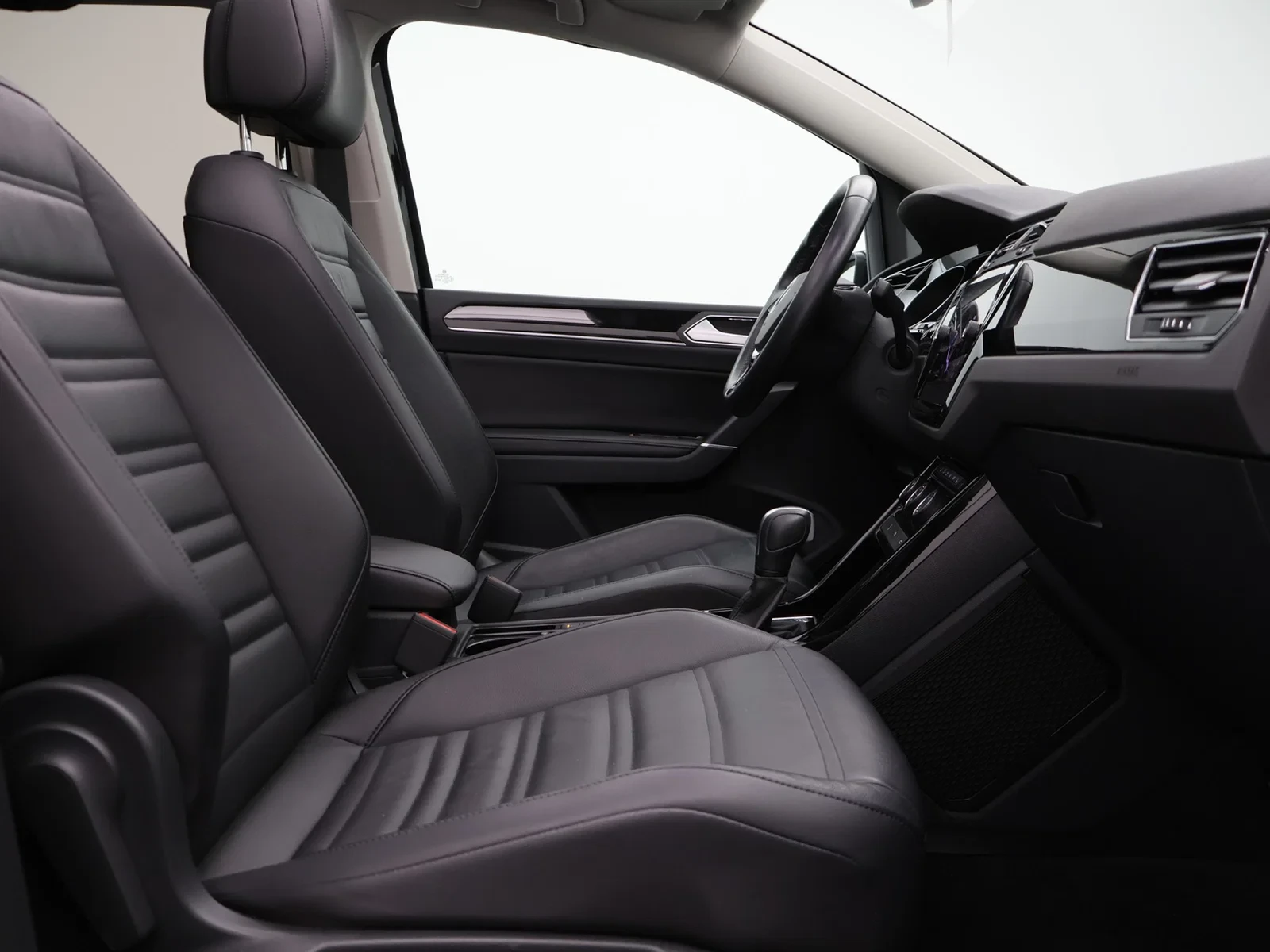 Volkswagen Touran Touran Highline 1.5TSI 150PK *AUTOMAAT*PANODAK*7 ZITPLAATSEN*CAMERA*LEDER*ACC*PDC*NAVI*APP-CONNECT*...*