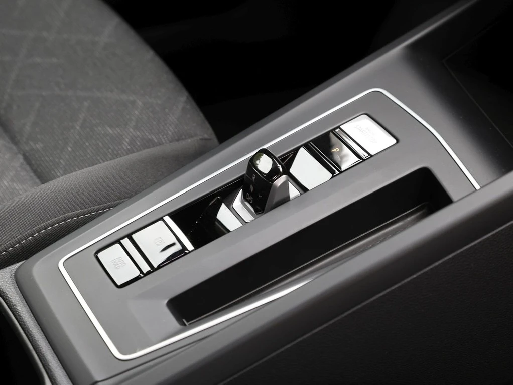 Volkswagen-Golf-image-8