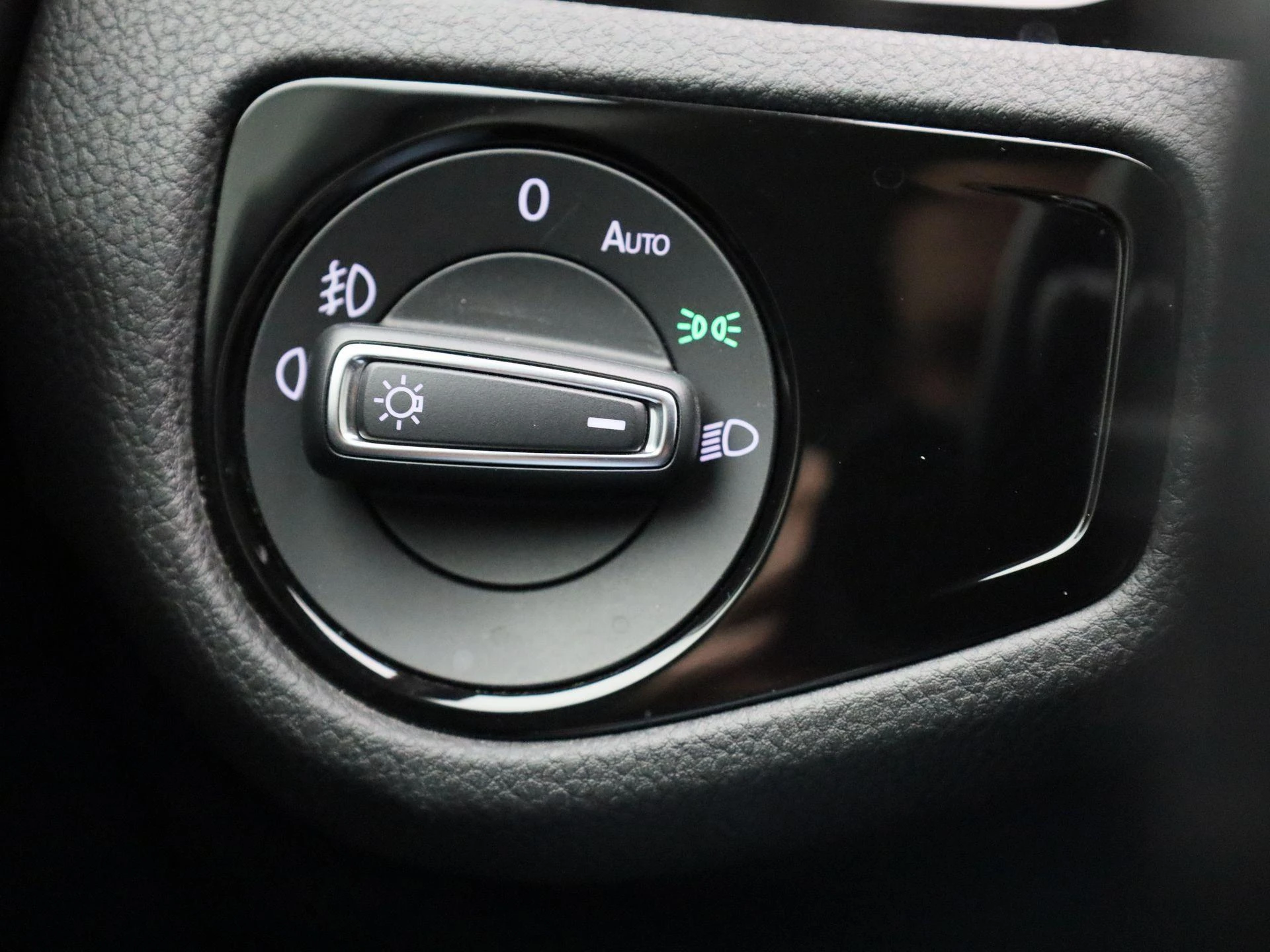 Volkswagen-Golf-image-18