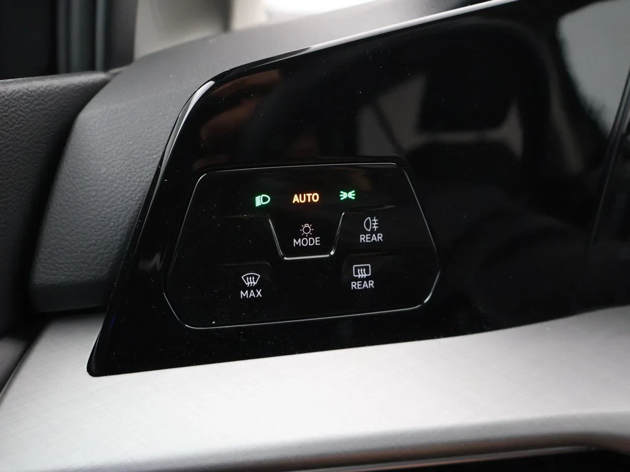 Volkswagen-Golf-image-15