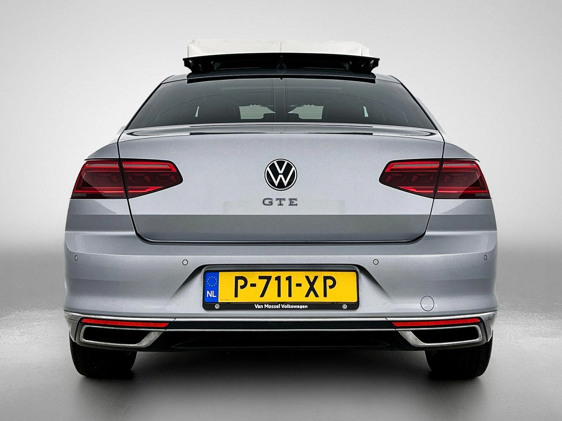 Volkswagen-Passat-image-2