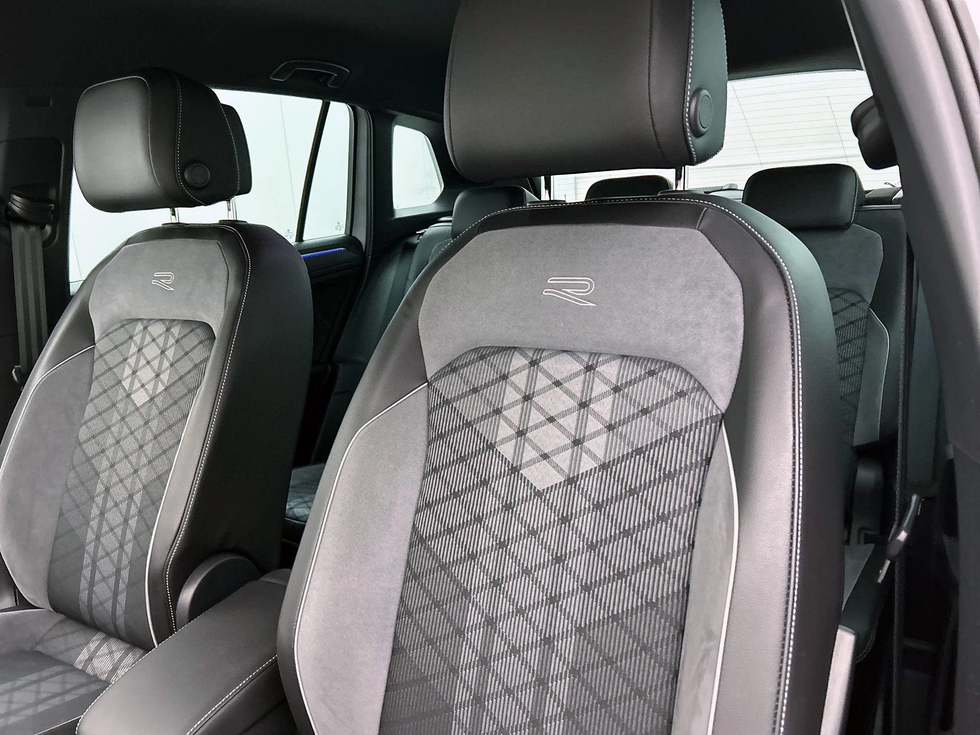 Volkswagen-Tiguan-image-11