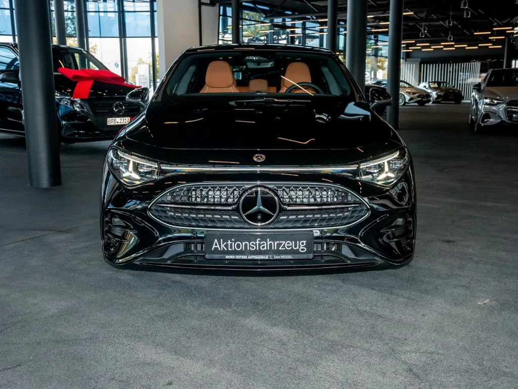 Mercedes-Benz-CLA 200-image-2