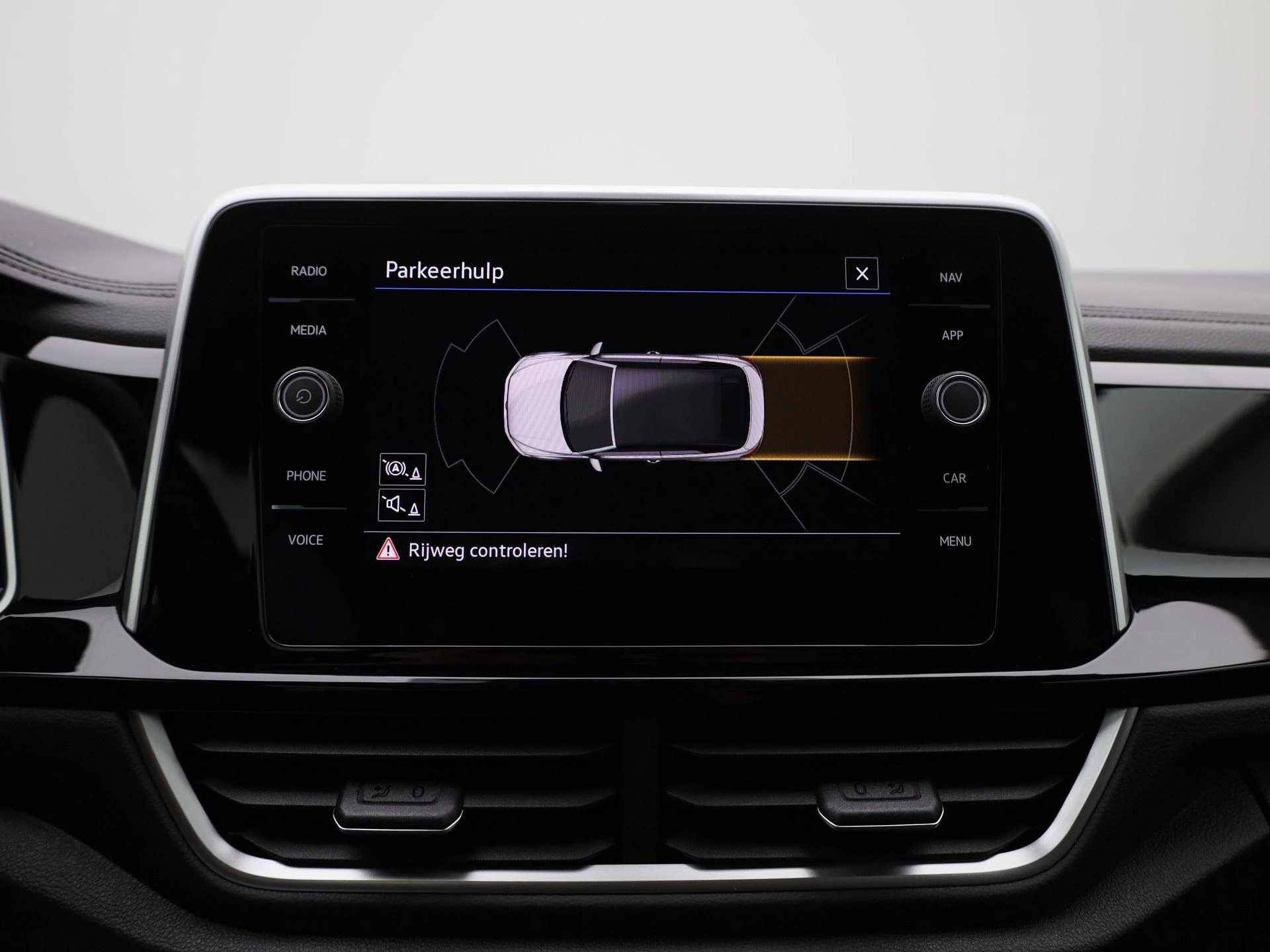 Volkswagen-T-Roc-image-32