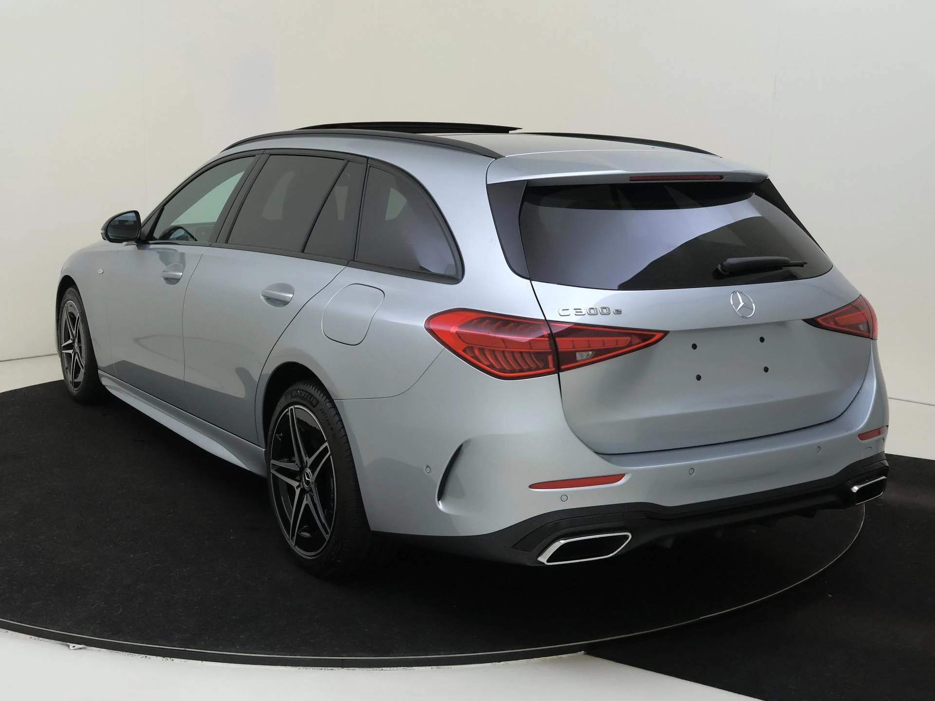 Mercedes-Benz-C-Klasse-image-6