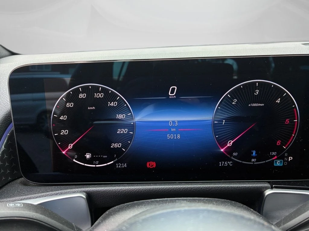 Mercedes-Benz-GLB 200 d-image-6