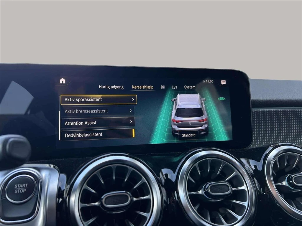 Mercedes-Benz-EQB-image-18