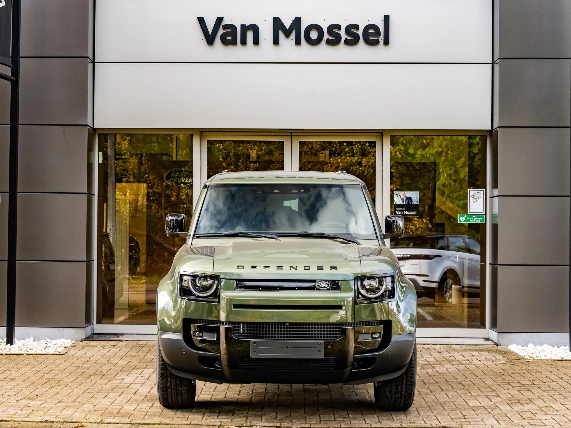 Land Rover-Defender-image-1
