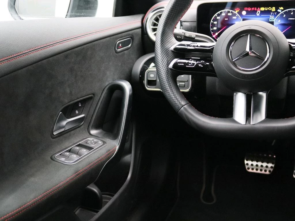 Mercedes-Benz-CLA-image-5