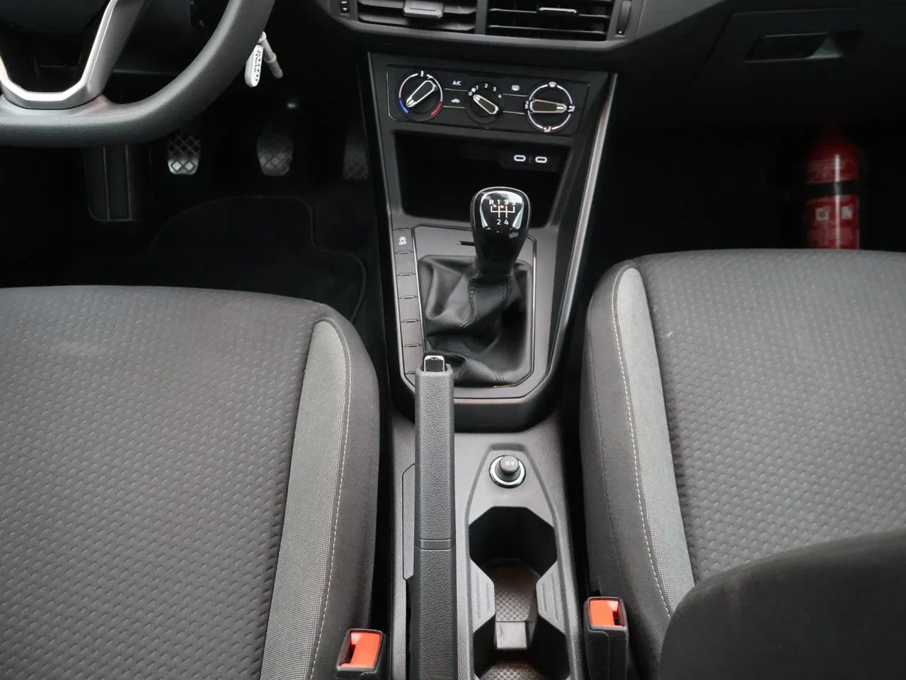 Volkswagen-Polo-image-16