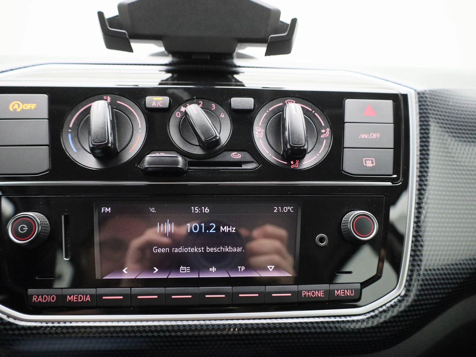 Volkswagen-up!-image-13