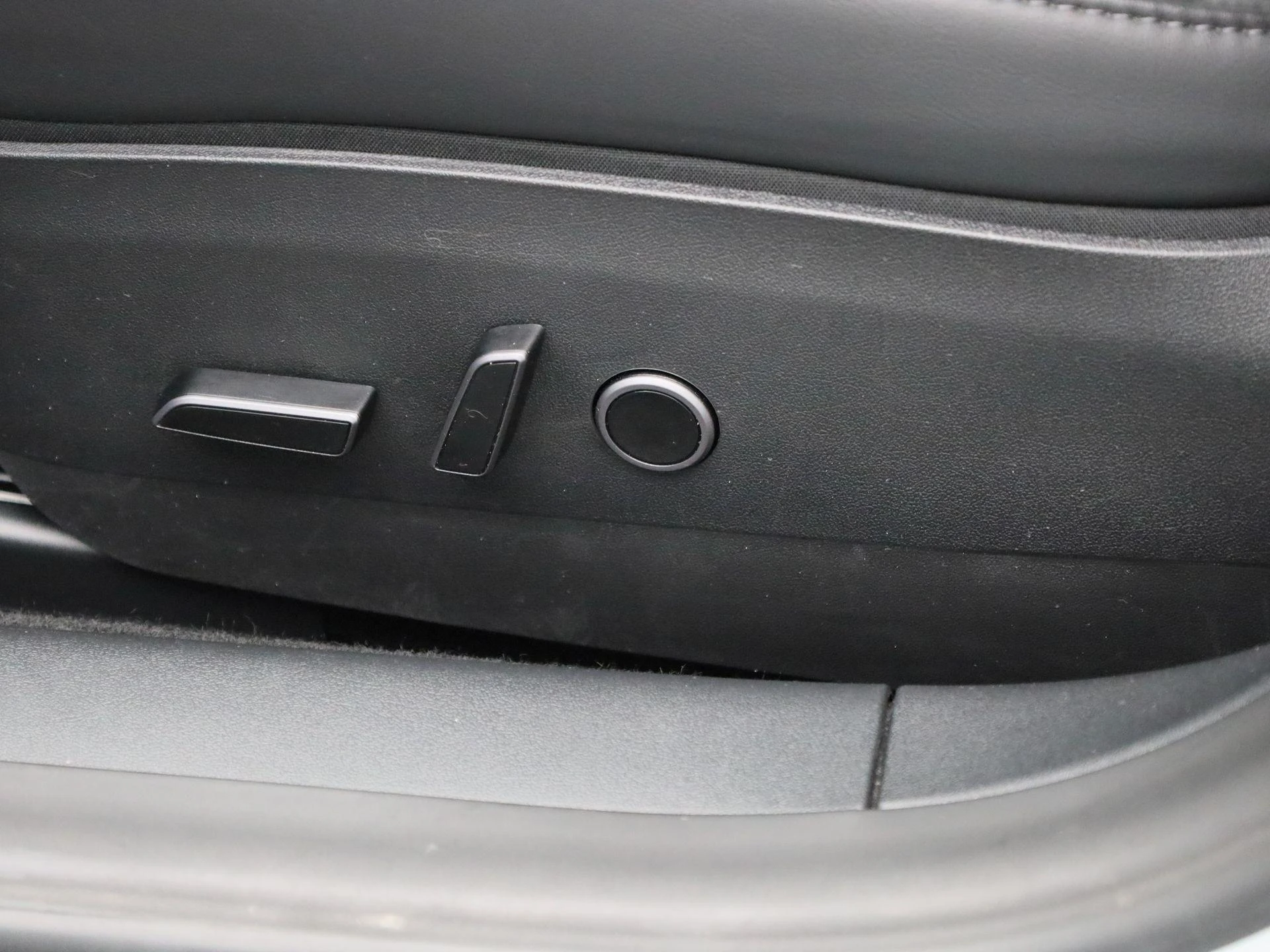 Tesla-Model 3-image-32