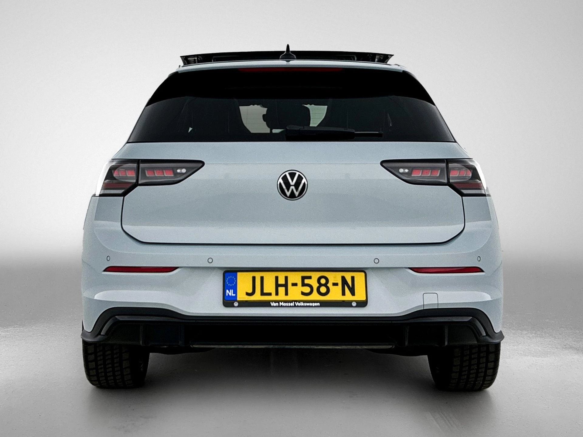 Volkswagen-Golf-image-2