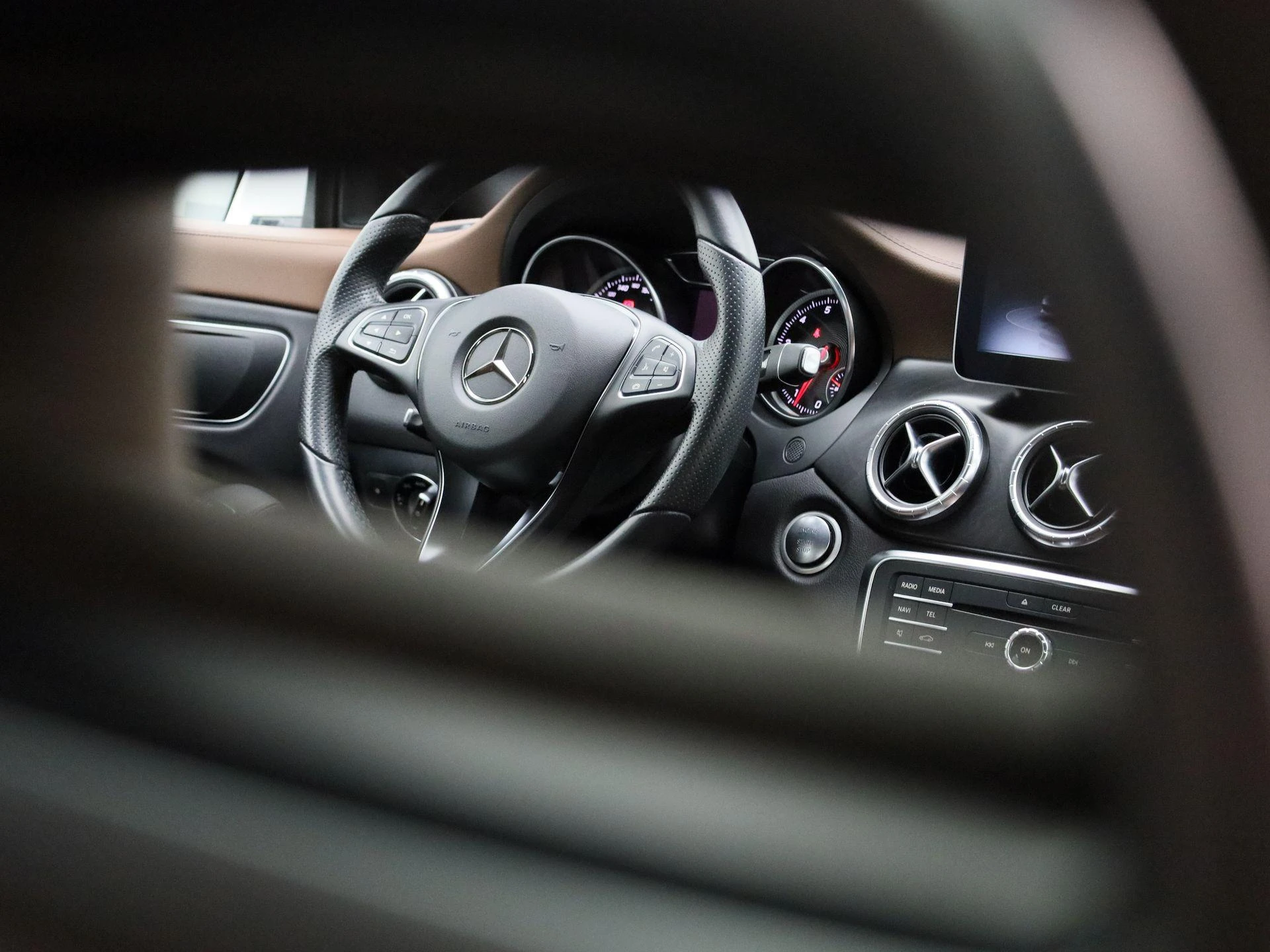Mercedes-Benz-CLA-image-38