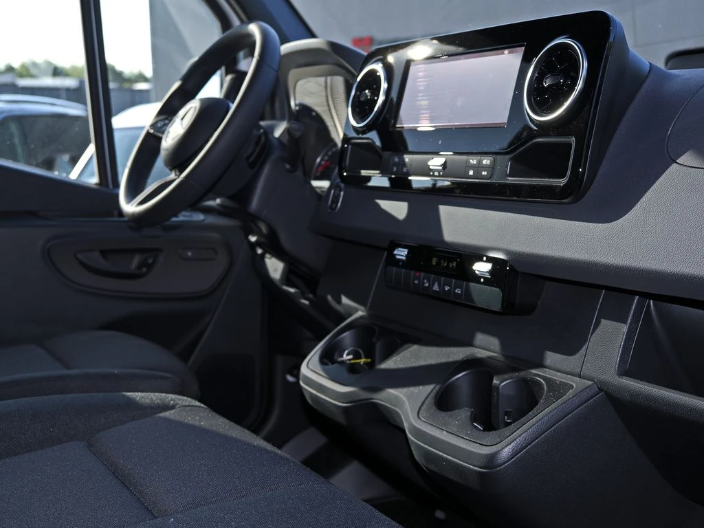 Mercedes-Benz-Sprinter 319-image-9
