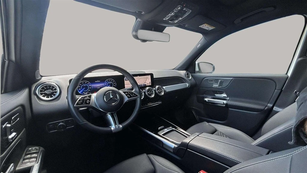 Mercedes-Benz-EQB-image-11