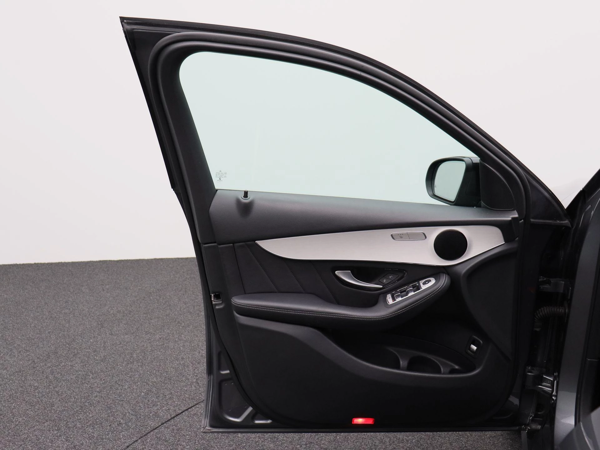 Mercedes-Benz-GLC-image-7