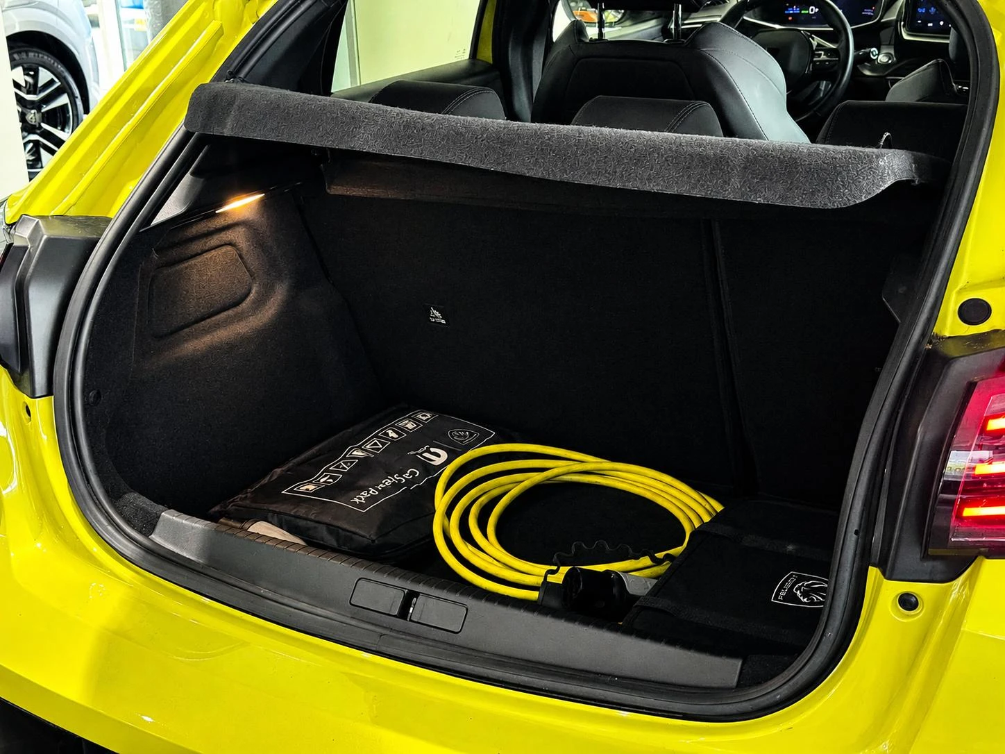 Peugeot e-208 EV GT 51 kWh