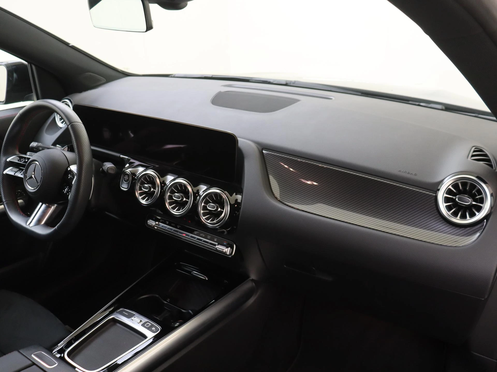 Mercedes-Benz-GLA-image-4