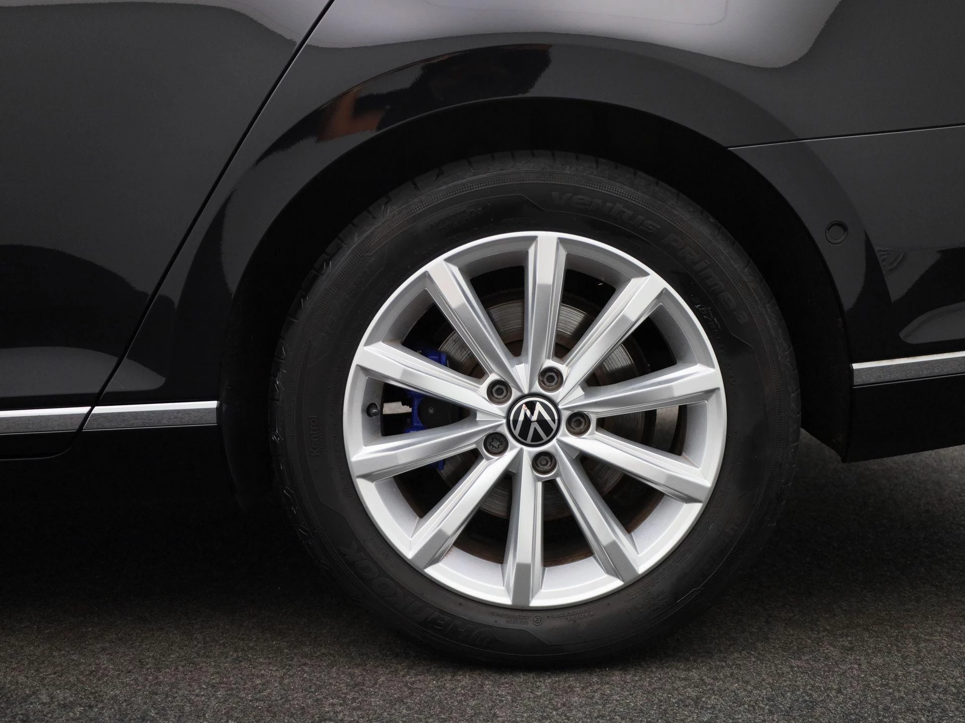 Volkswagen-Passat-image-12