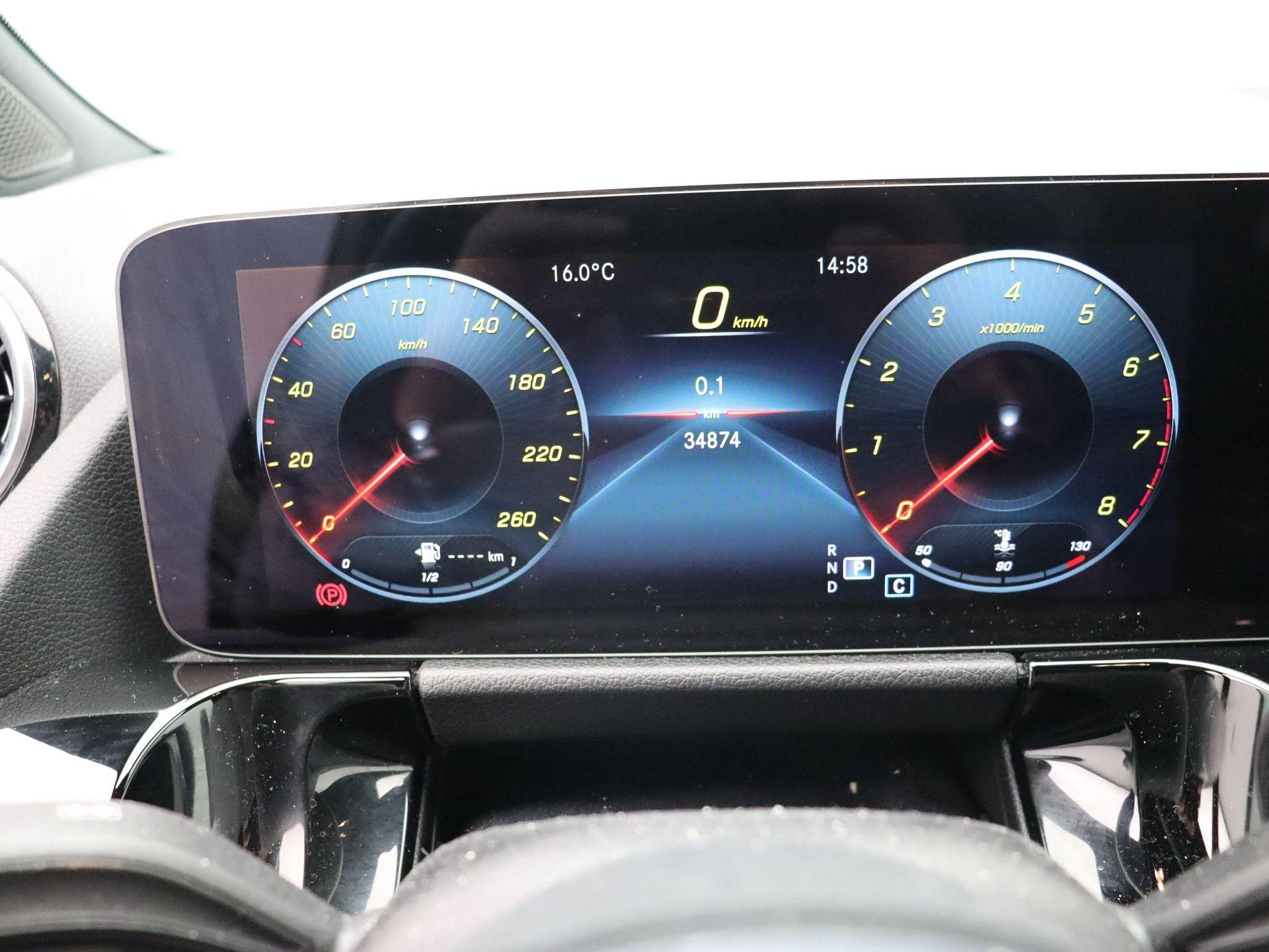Mercedes-Benz GLA 180 AMG LINE + MULTIBEAM LED + CARPLAY + DISTRONIC PLUS +