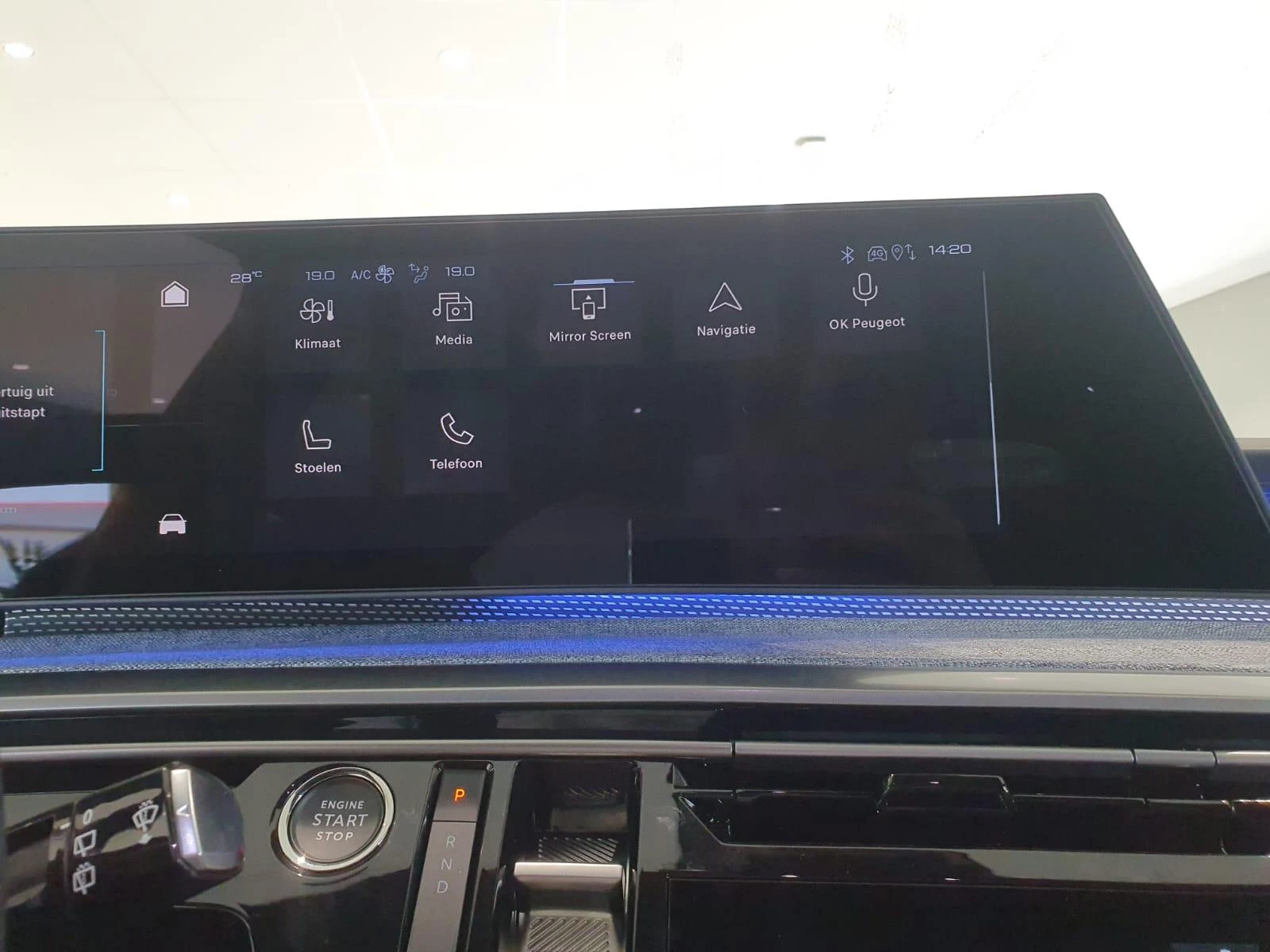 Peugeot-e-5008-image-18