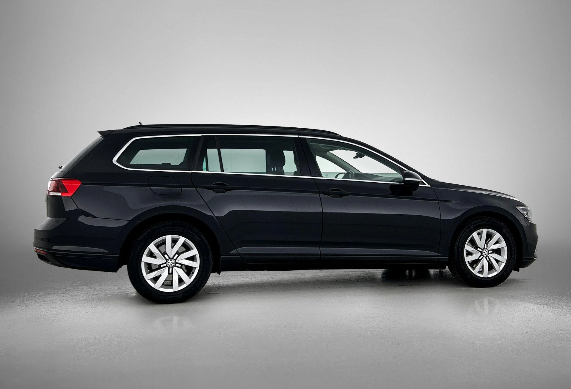 Volkswagen-Passat-image-3