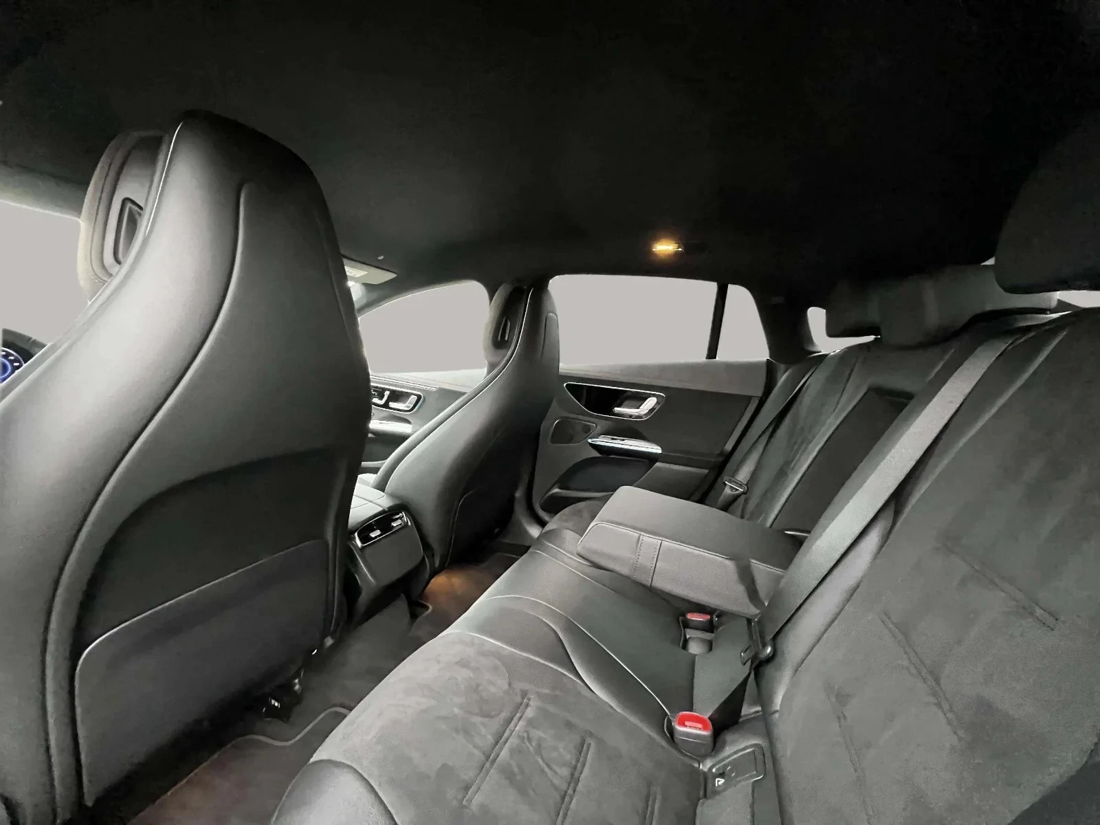 Mercedes-Benz-EQE-image-15