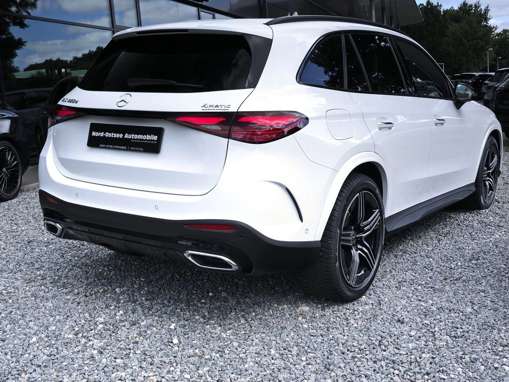Mercedes-Benz-GLC 220 d-image-5