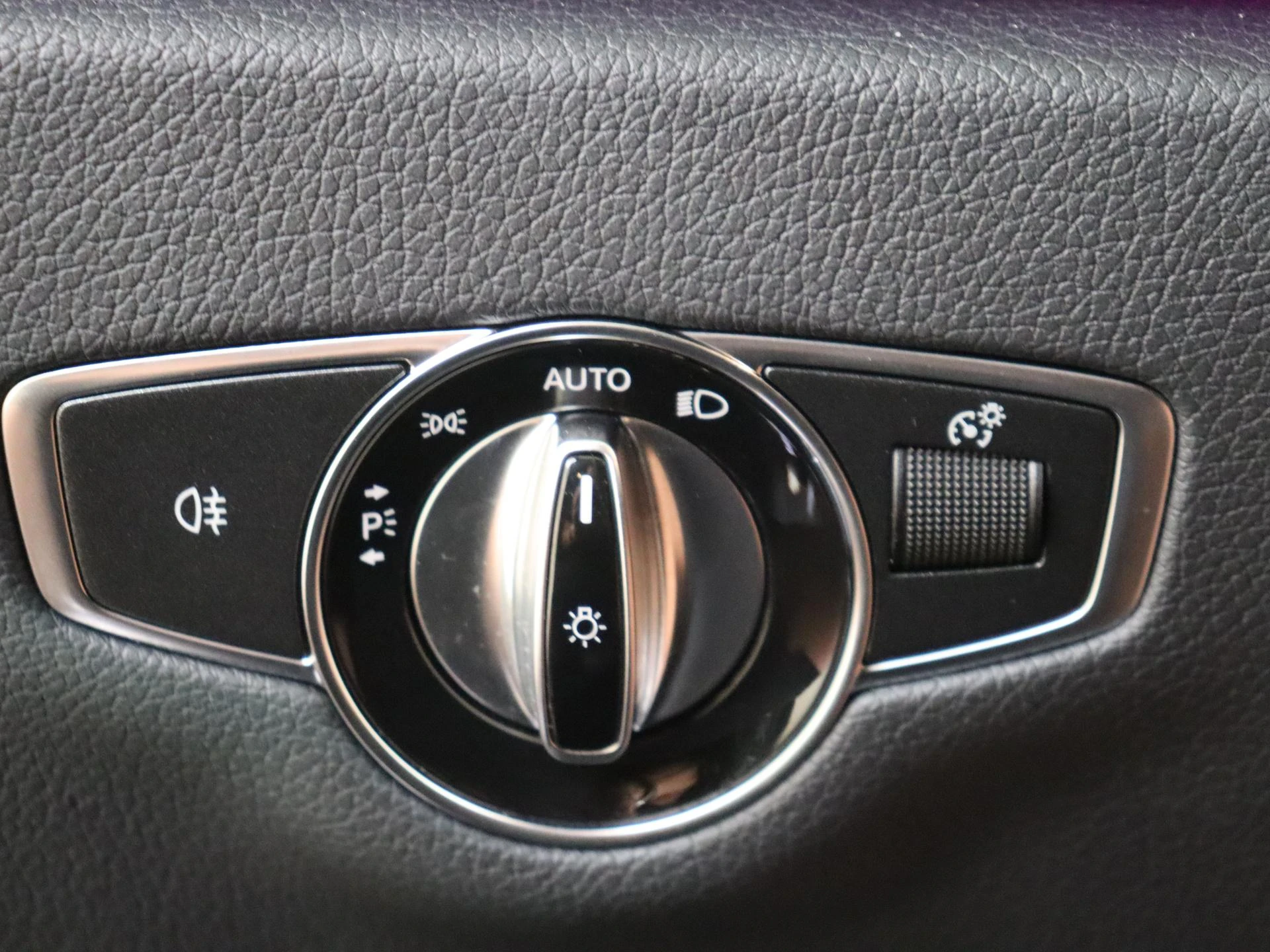 Mercedes-Benz-E-Klasse-image-22