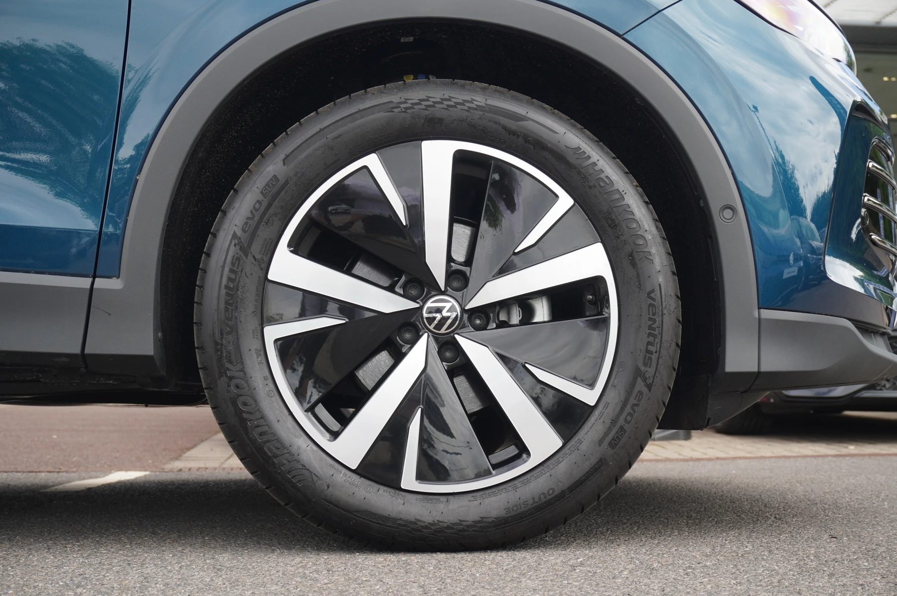 Volkswagen-Tiguan-image-23