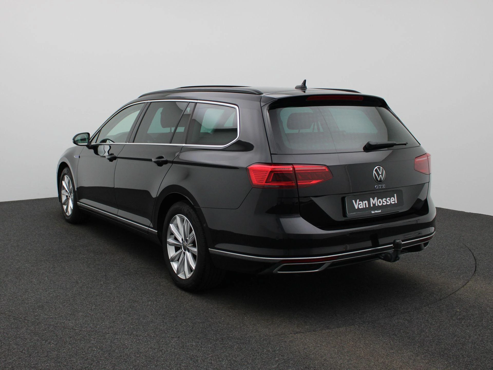 Volkswagen-Passat-image-1