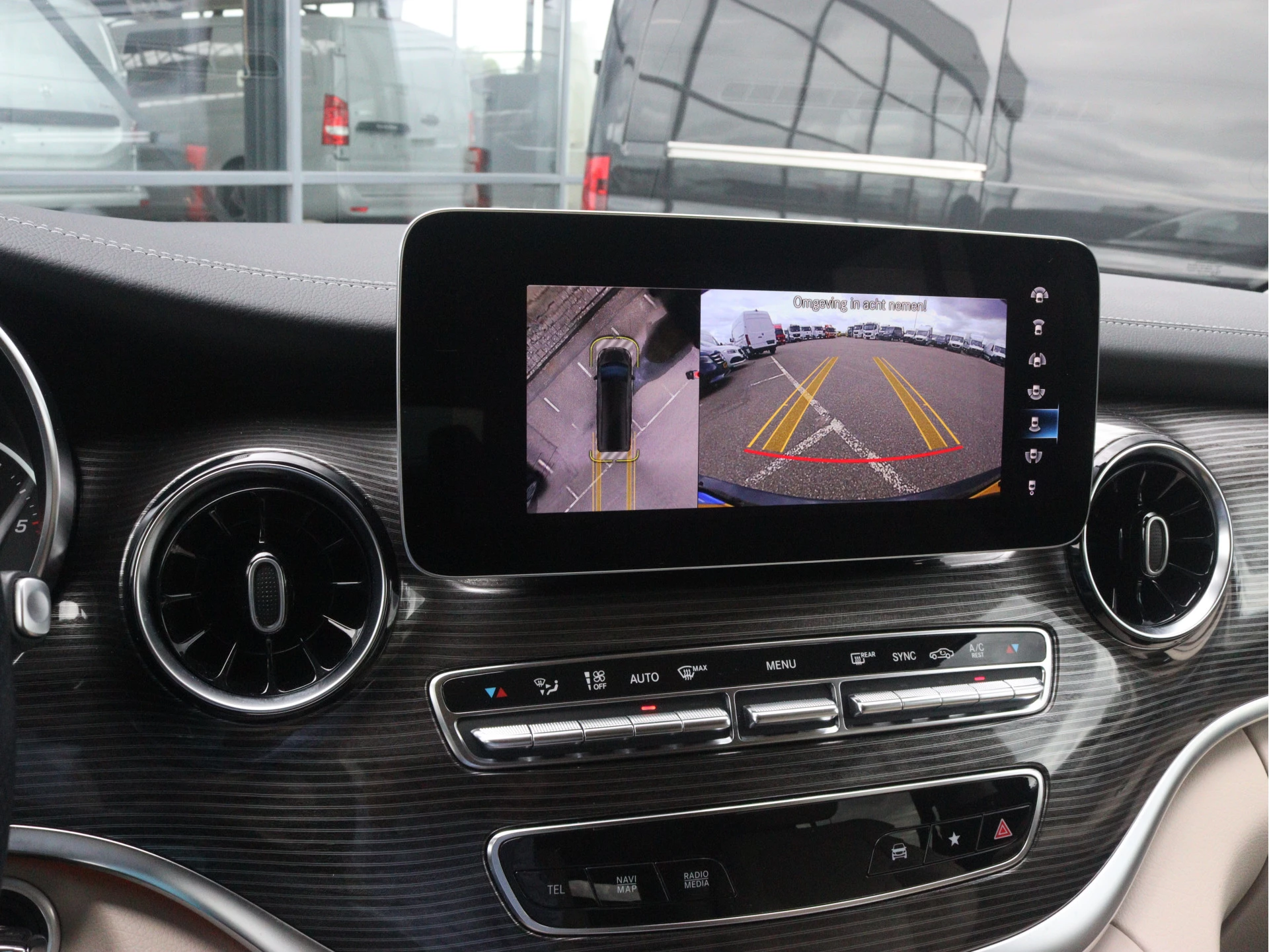 Mercedes-Benz-V-Klasse-image-11