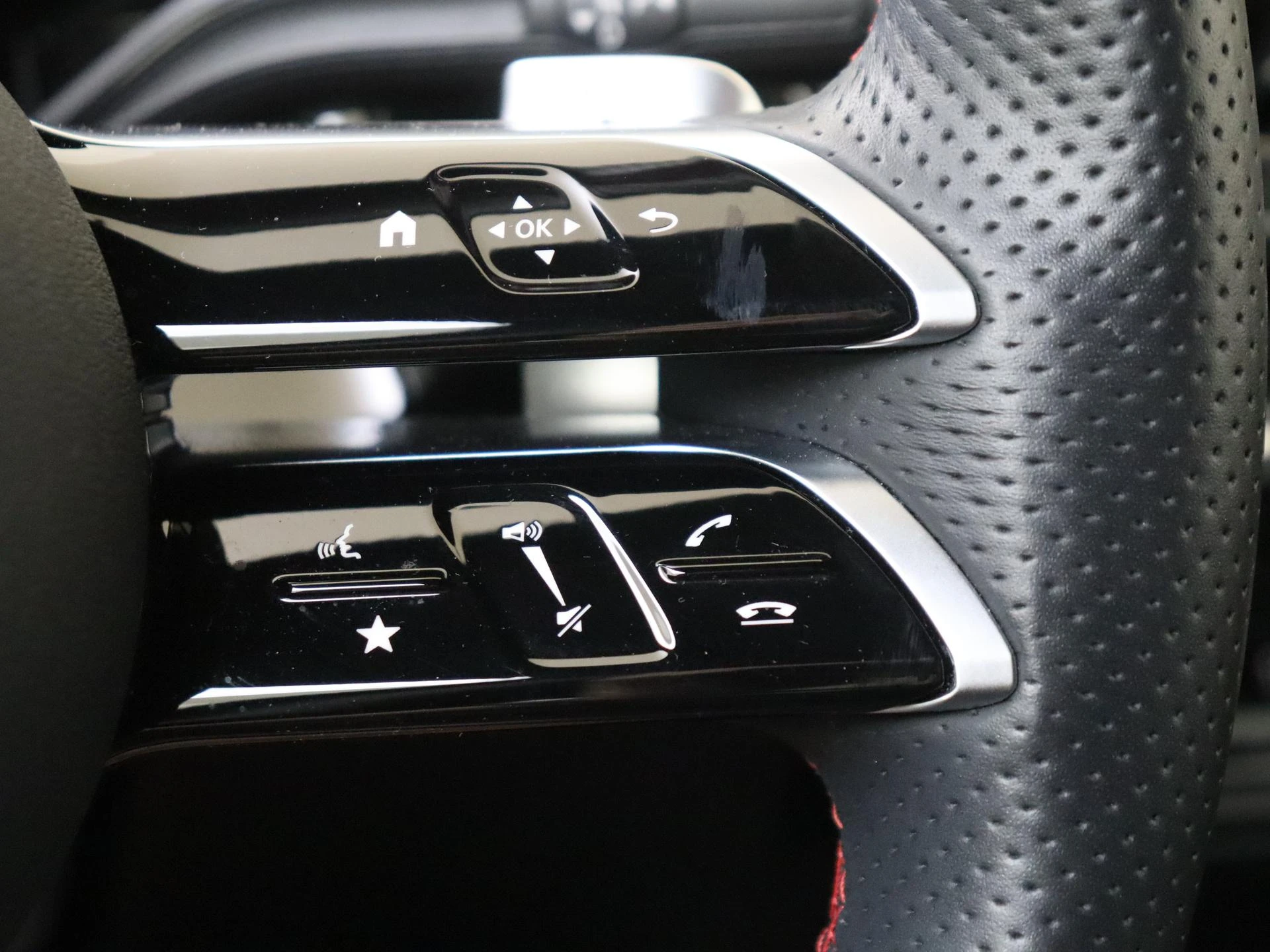 Mercedes-Benz-GLA-image-13